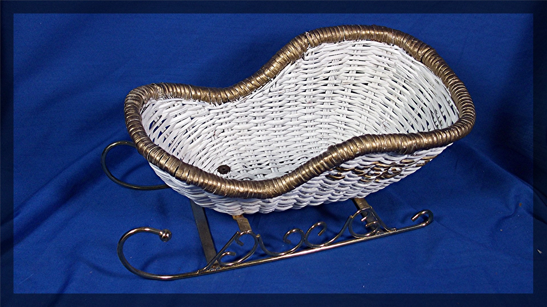 Christmas Sleigh decoration, wicker