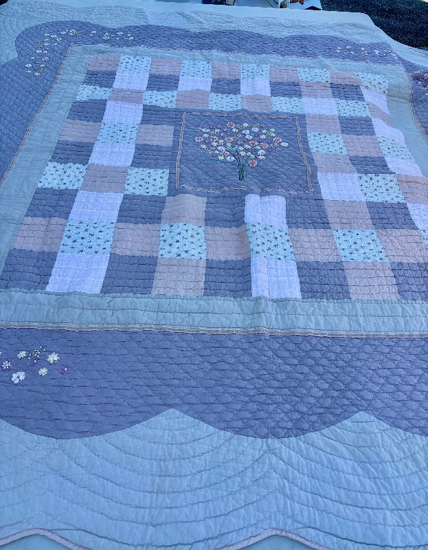 Floral Tree Appliqué Handmade Quilt with Patchwork Scalloped Motif W 88 3/4" X L 89"