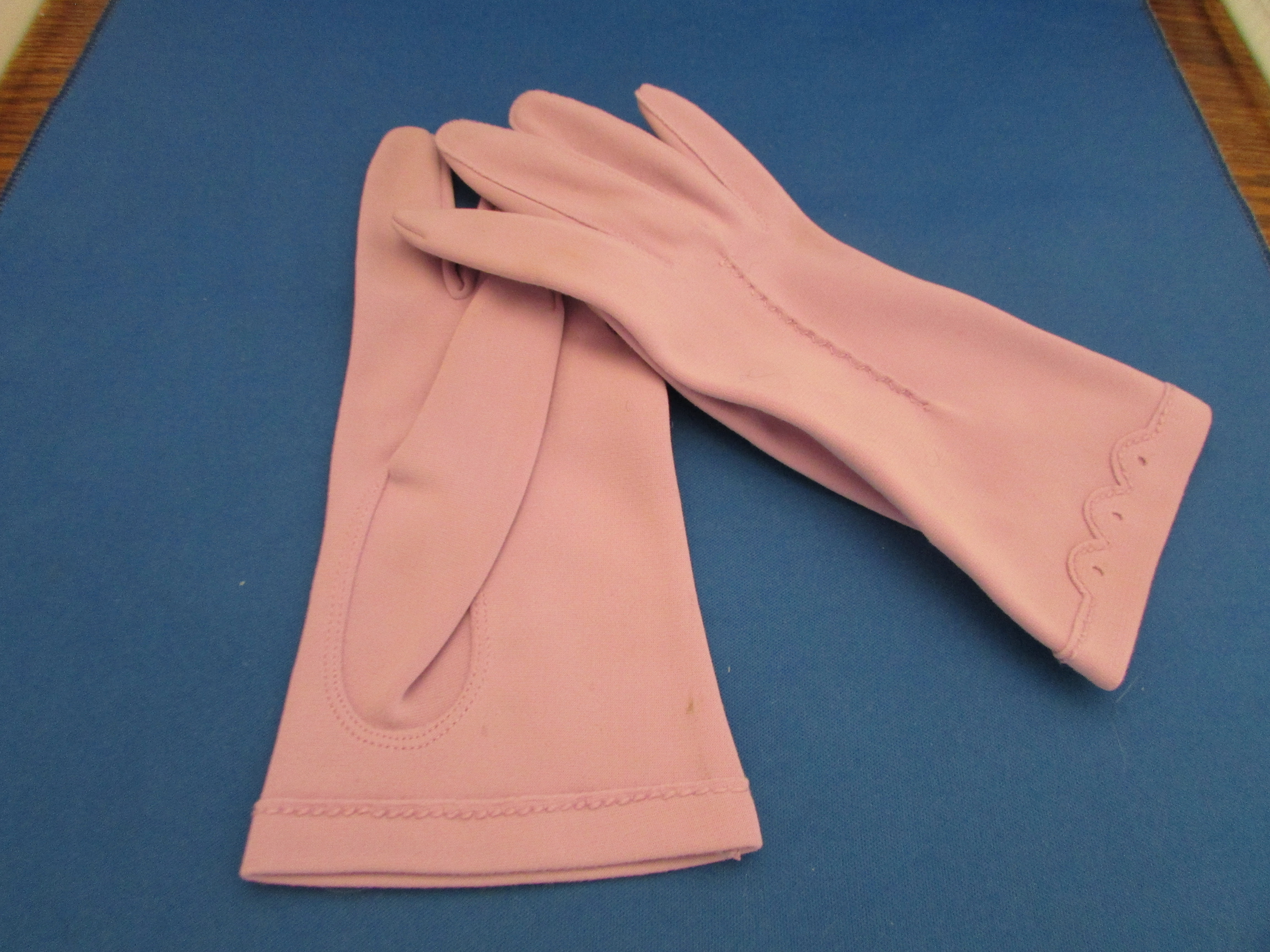 Lilac Color Gloves from Hansen