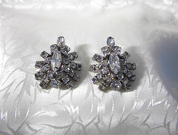 Sparkling Rhinestone La Reh Clip Earrings