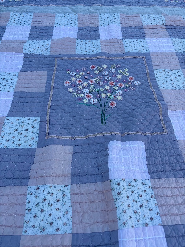 Floral Tree Appliqué  Handmade Quilt with Patchwork  Scalloped Motif W 88 3/4" X L 89"