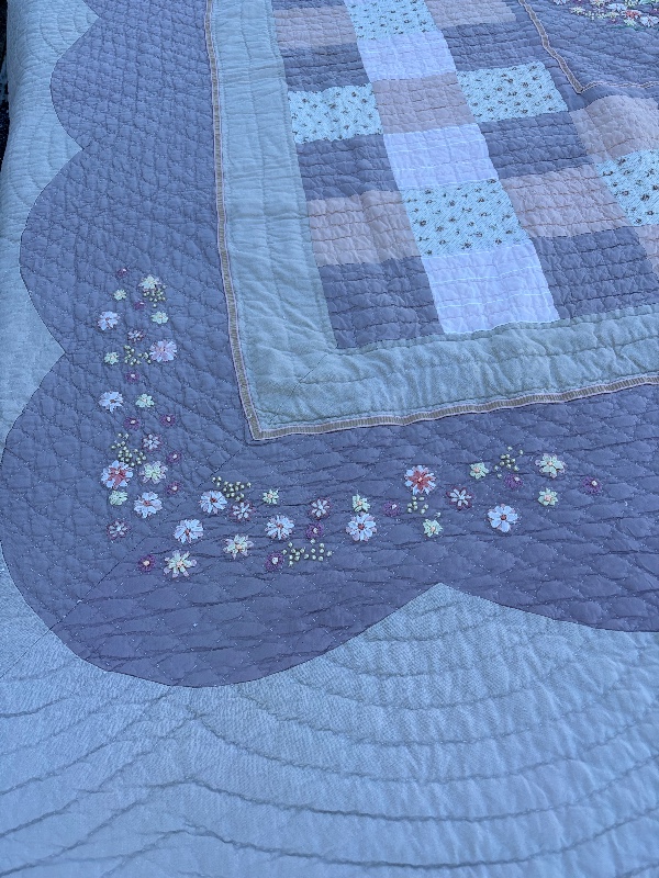 Floral Tree Appliqué  Handmade Quilt with Patchwork  Scalloped Motif W 88 3/4" X L 89"