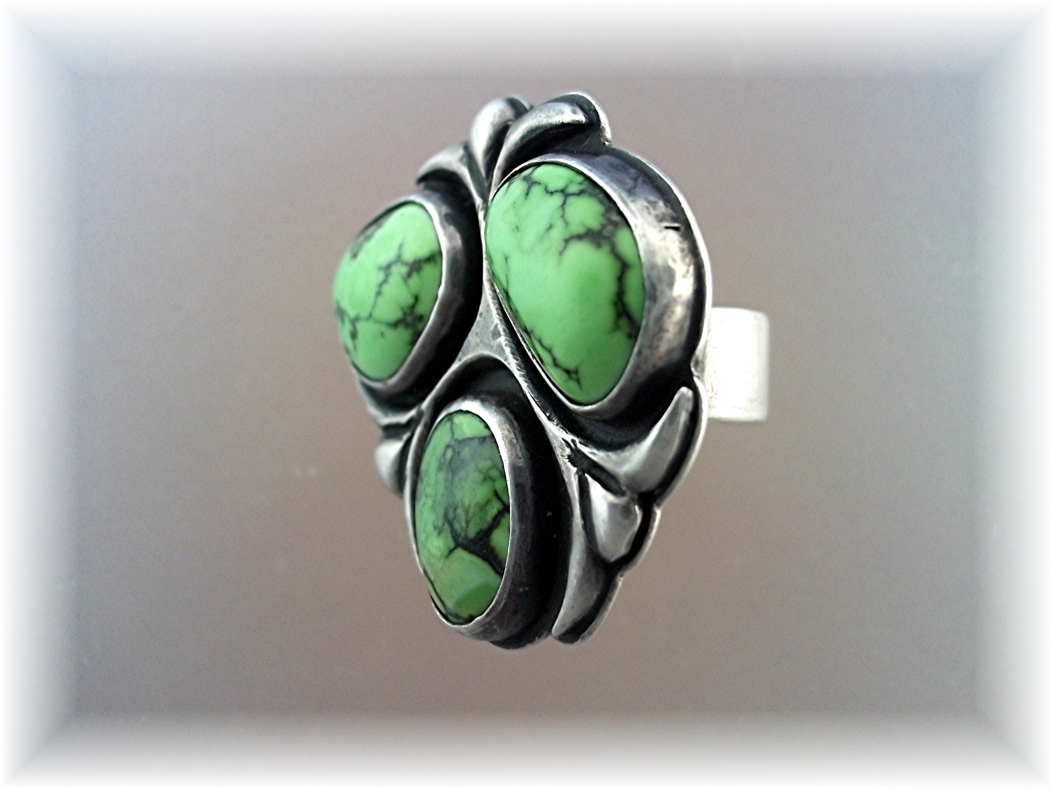Navajo  Gaspeite Sterling Silver Old  Pawn Ring