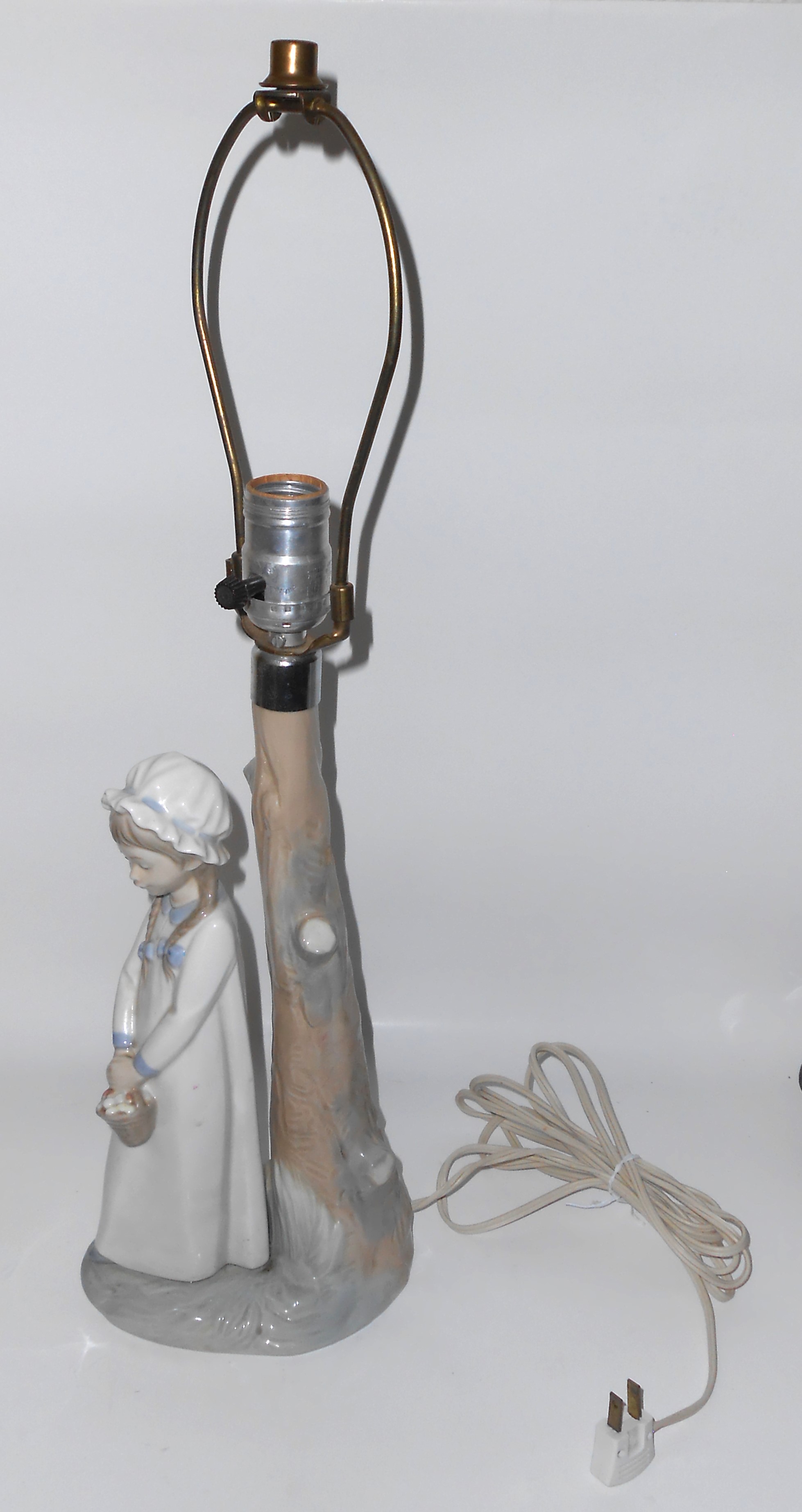 Lladro Porcelain Girl w/Flowers & Tree Lamp