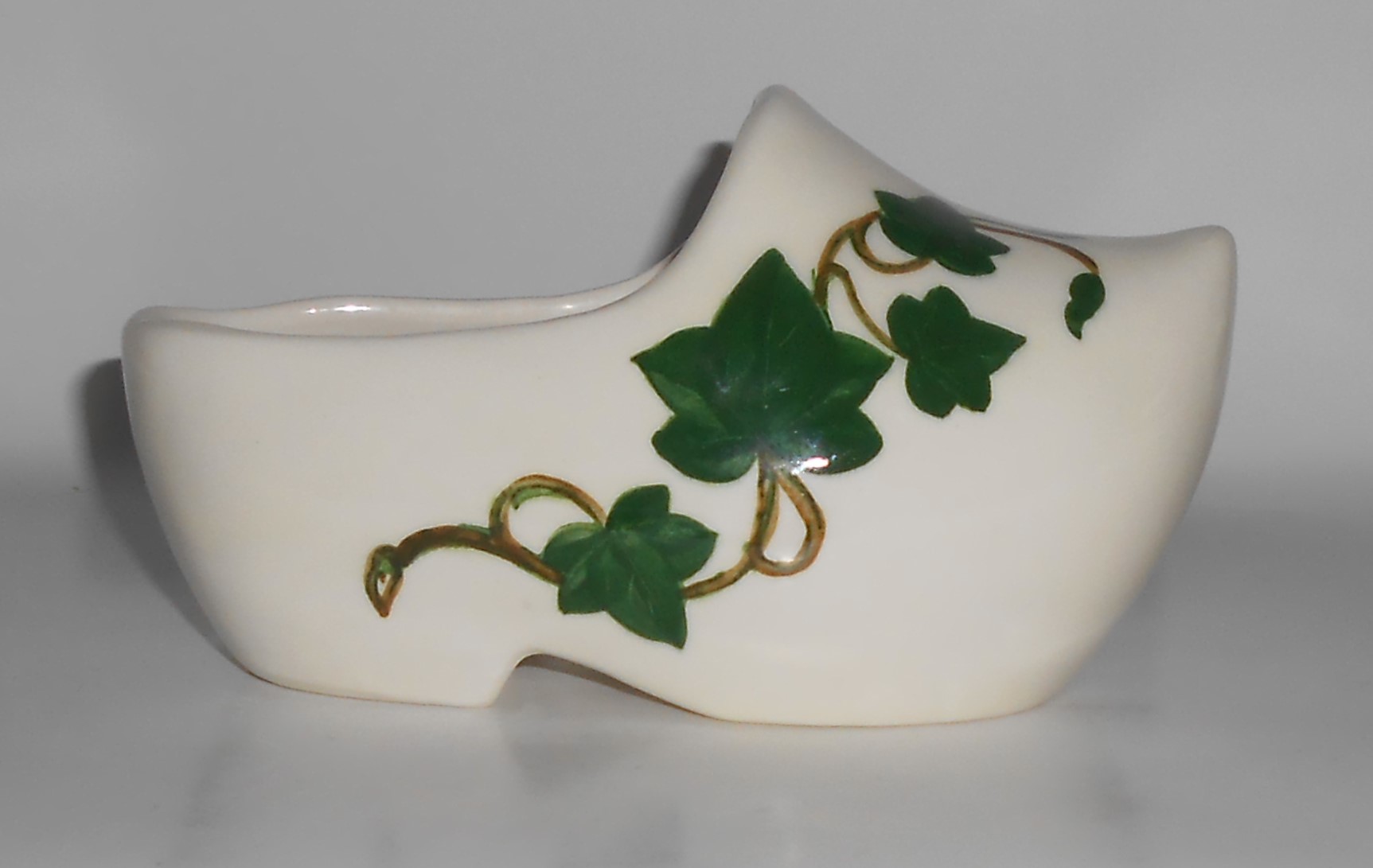 Metlox Pottery Poppy Trail California Ivy Dutch Shoe Pl
