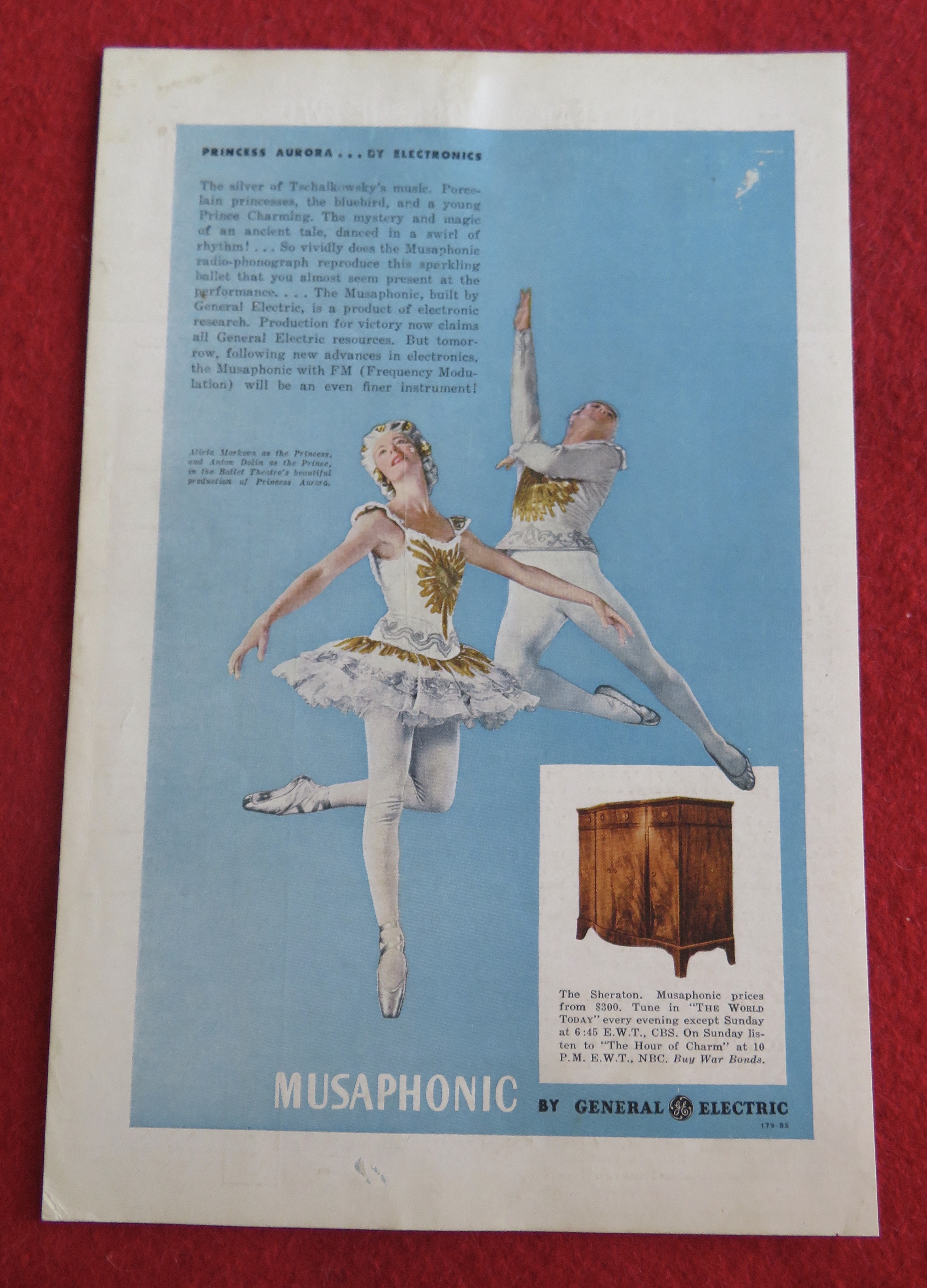 1943 General Electric Musaphonic with Ballet Couple