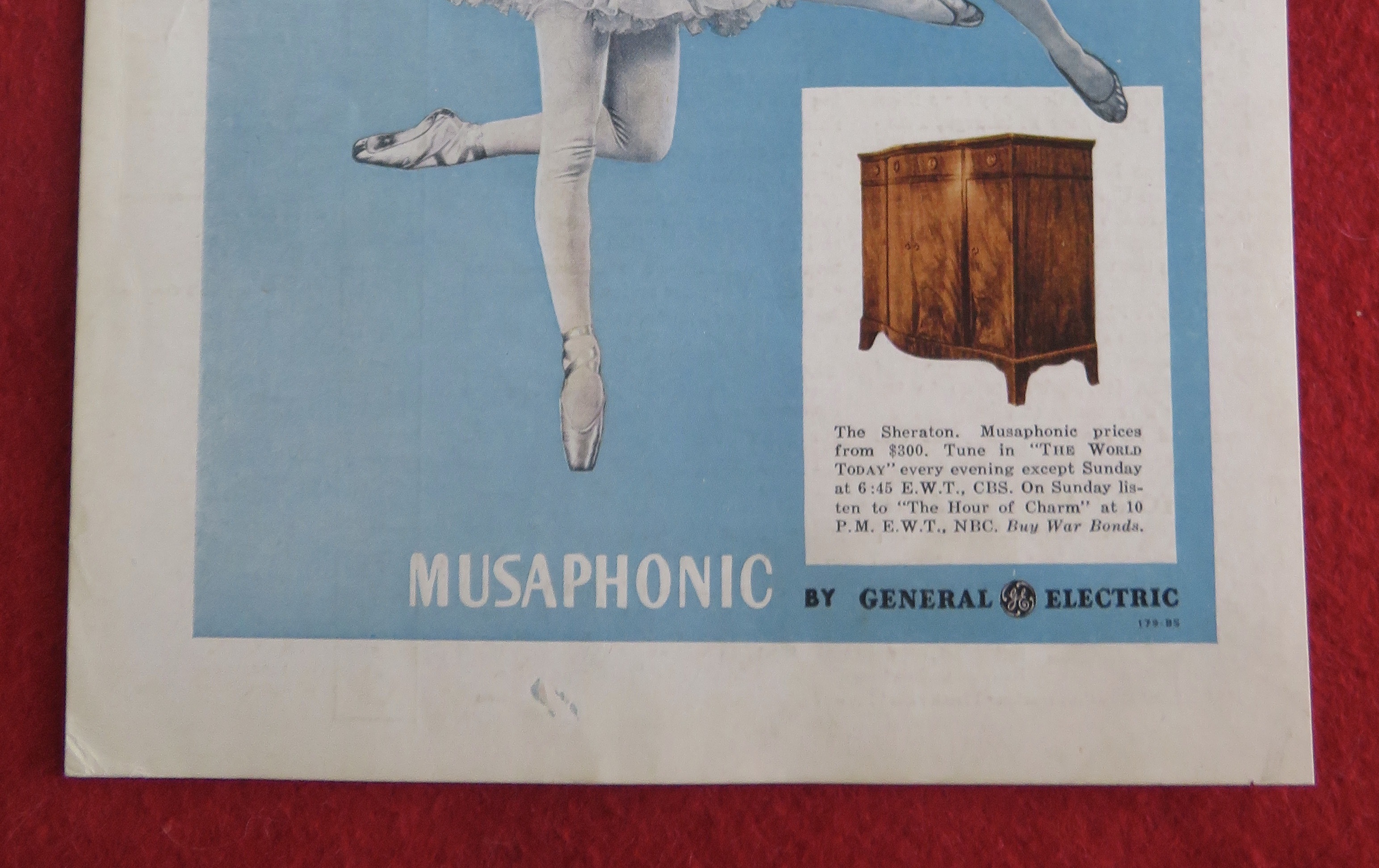 1943 General Electric Musaphonic with Ballet Couple