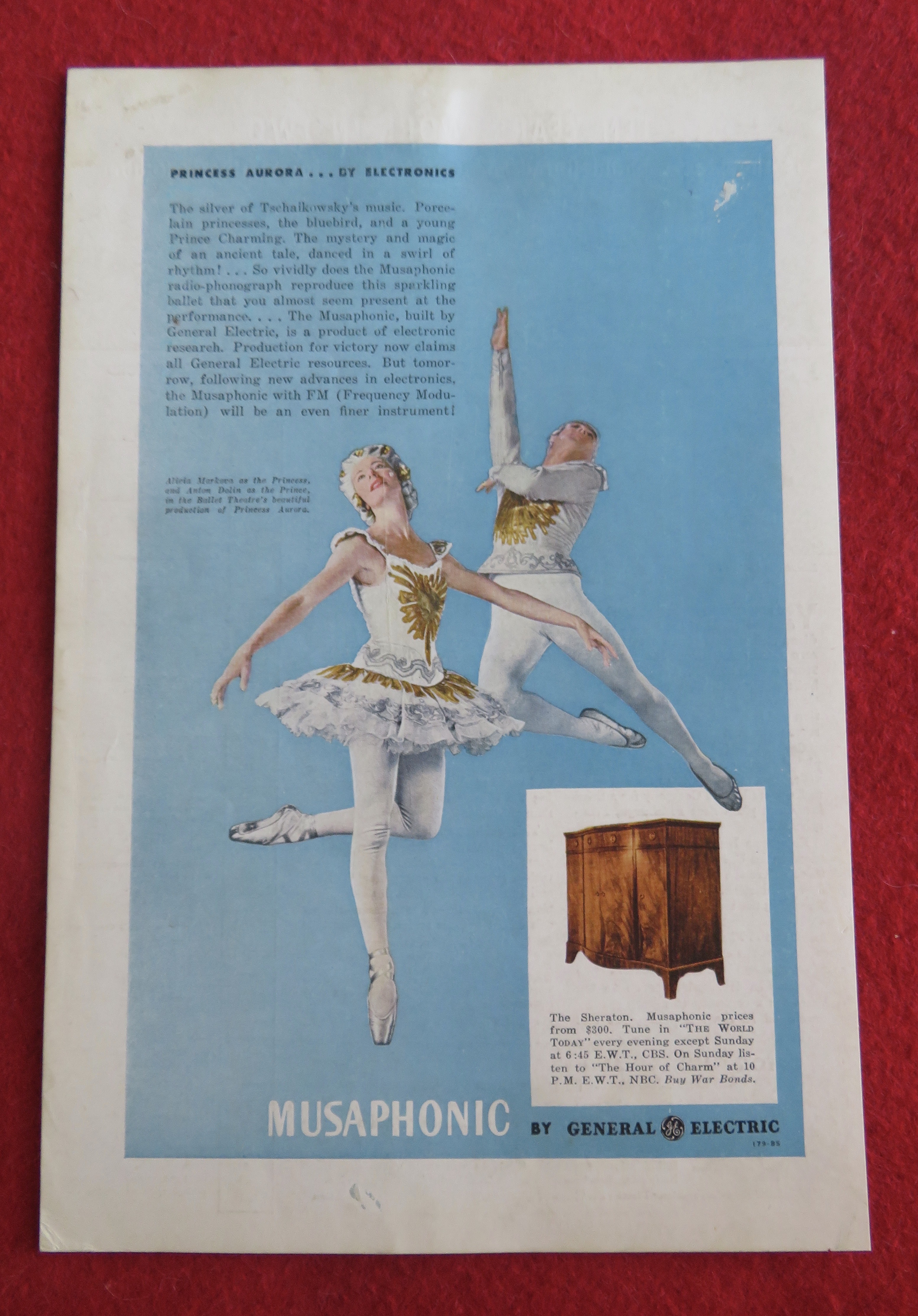 1943 General Electric Musaphonic with Ballet Couple