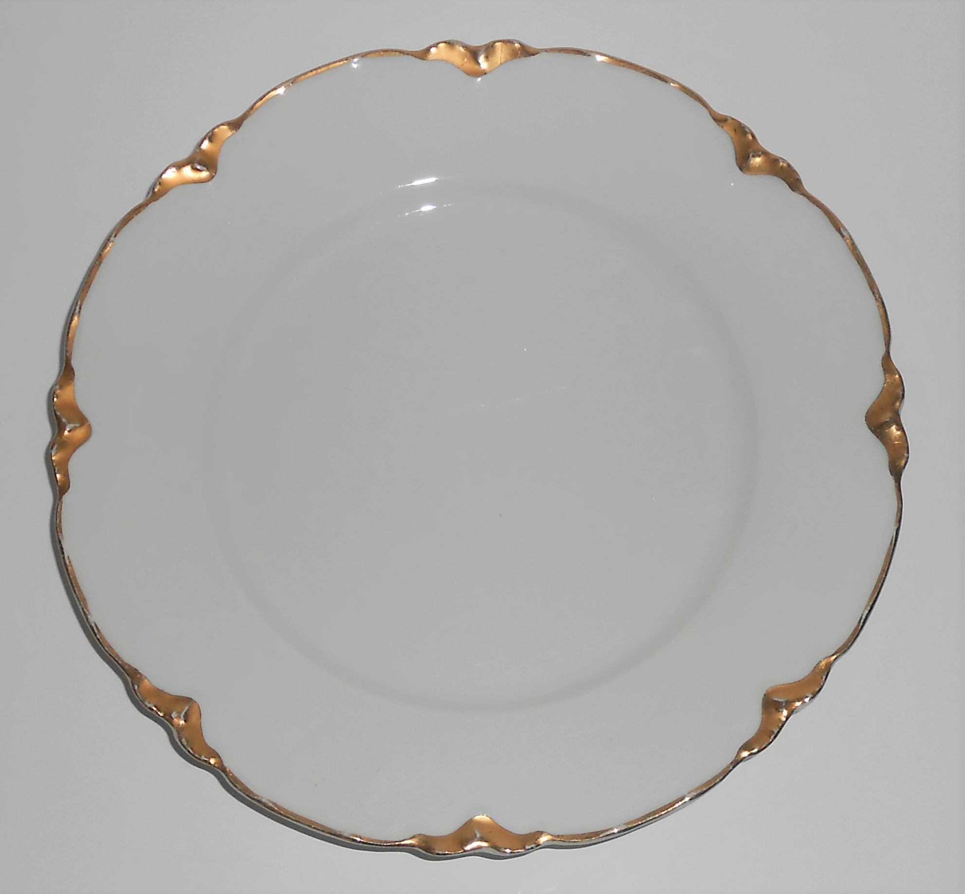 Moschendorf Porcelain China Gold Scalloped 8.5'' Plate