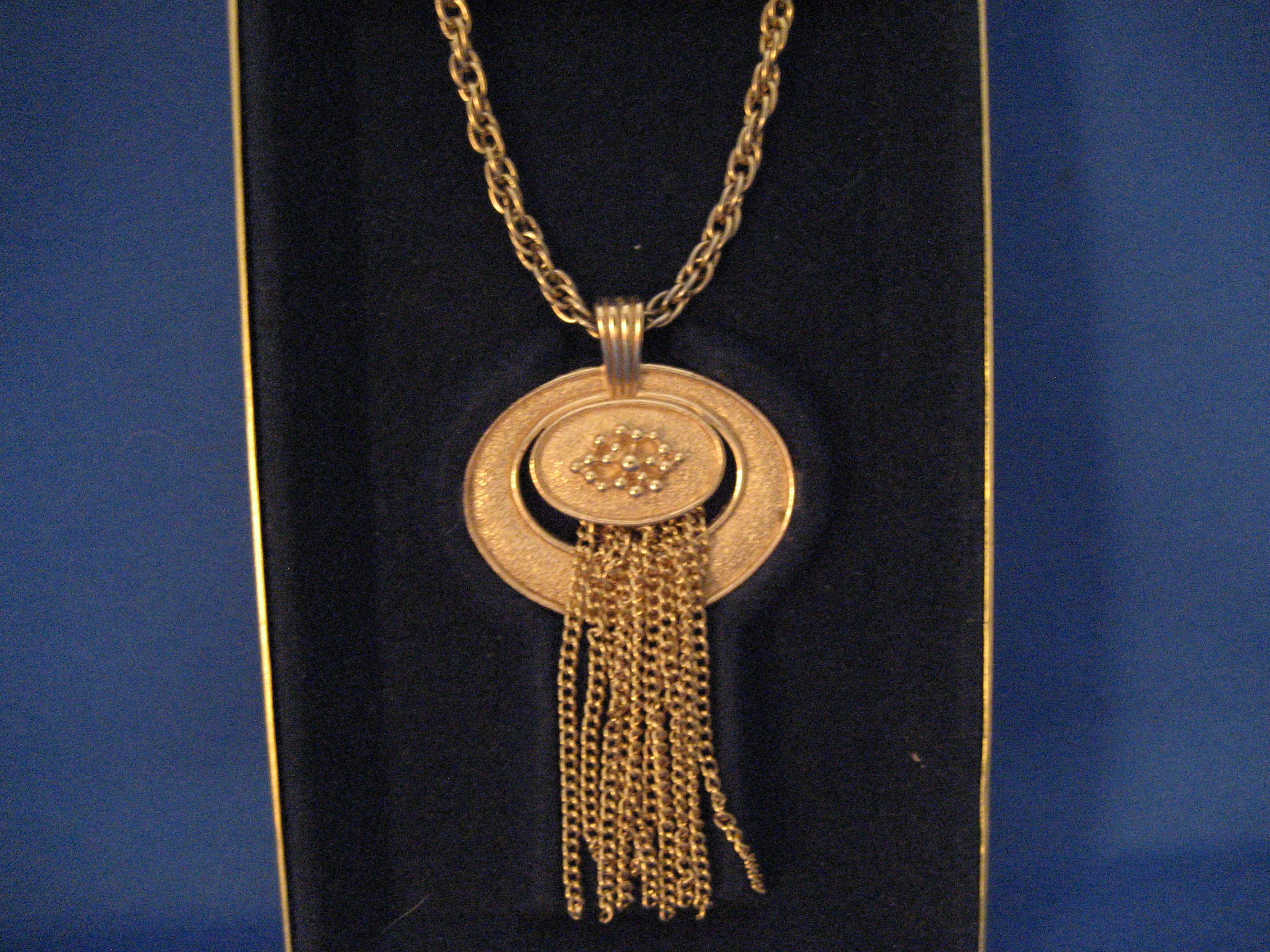 Ovalesque Pendant Necklace