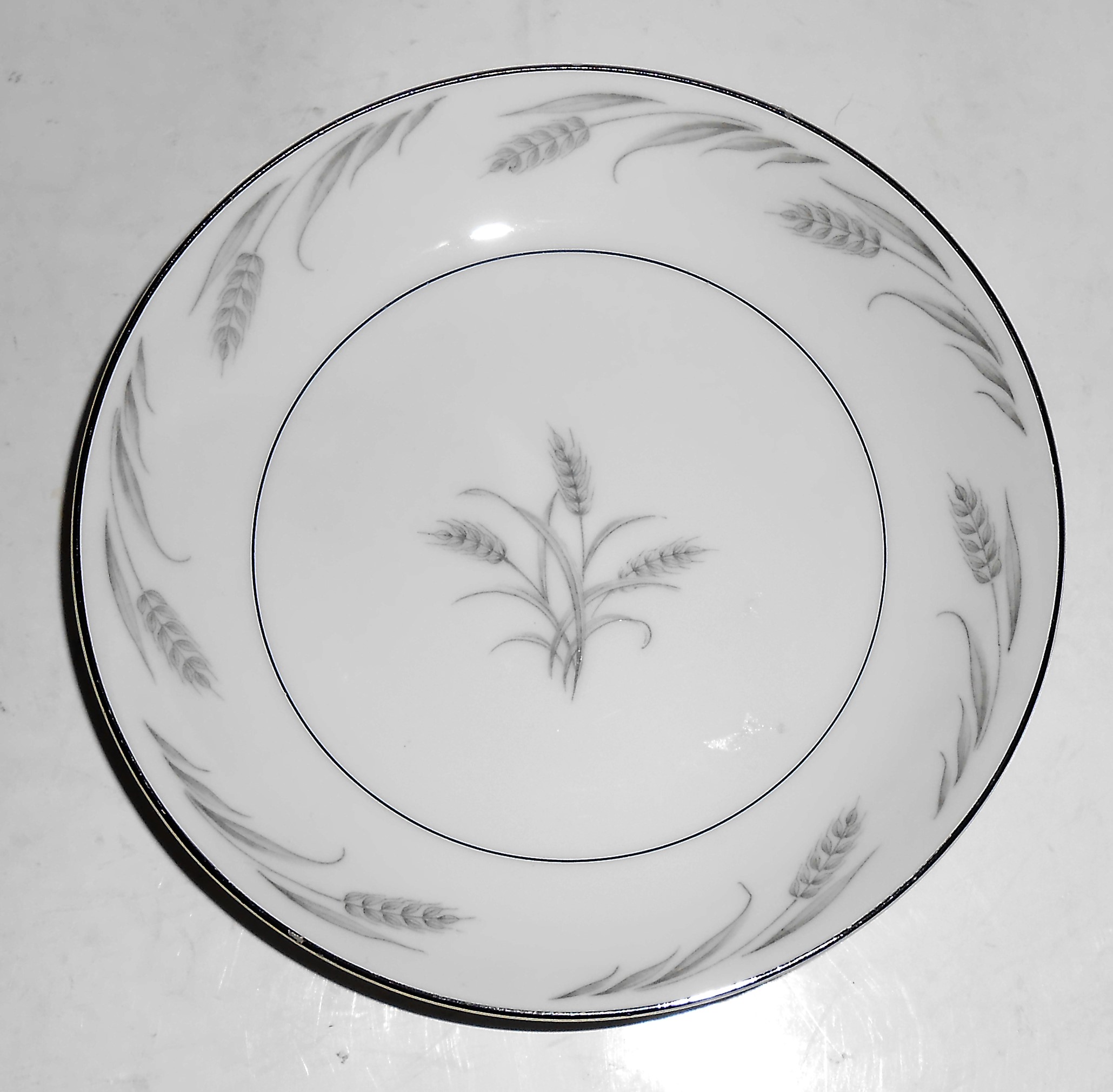 Mikasa Fine China Platinum Wheat Redondo Fruit Bowl
