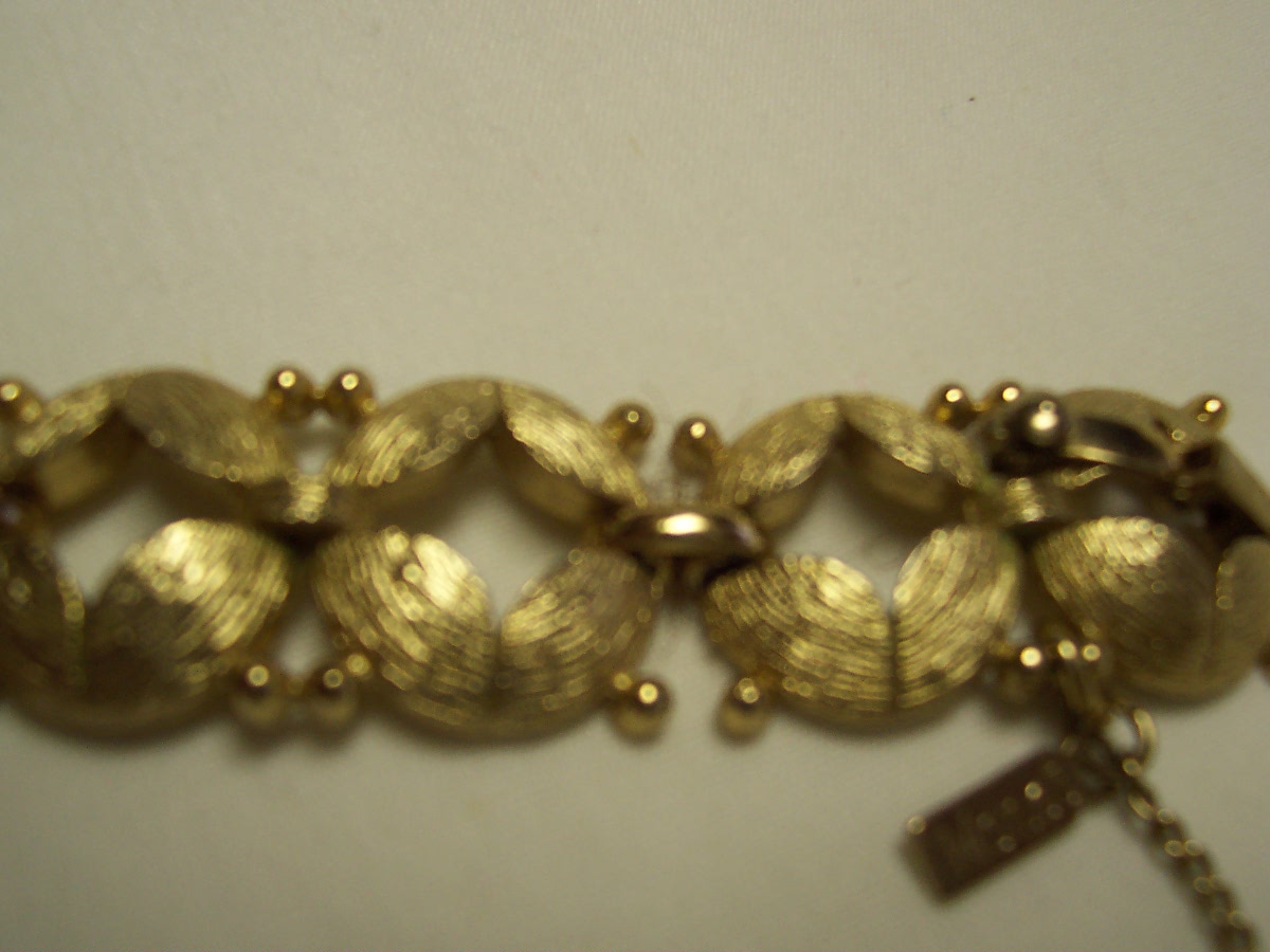 Monet Signed Gold Tone Link Bracelet