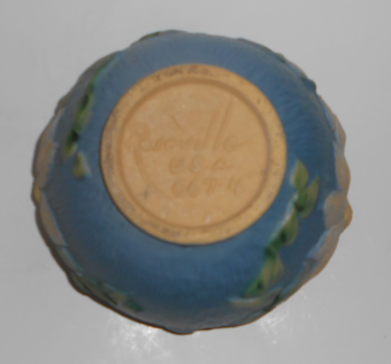 Roseville Pottery Blue Clematis 667-4'' Jardiniere Vase