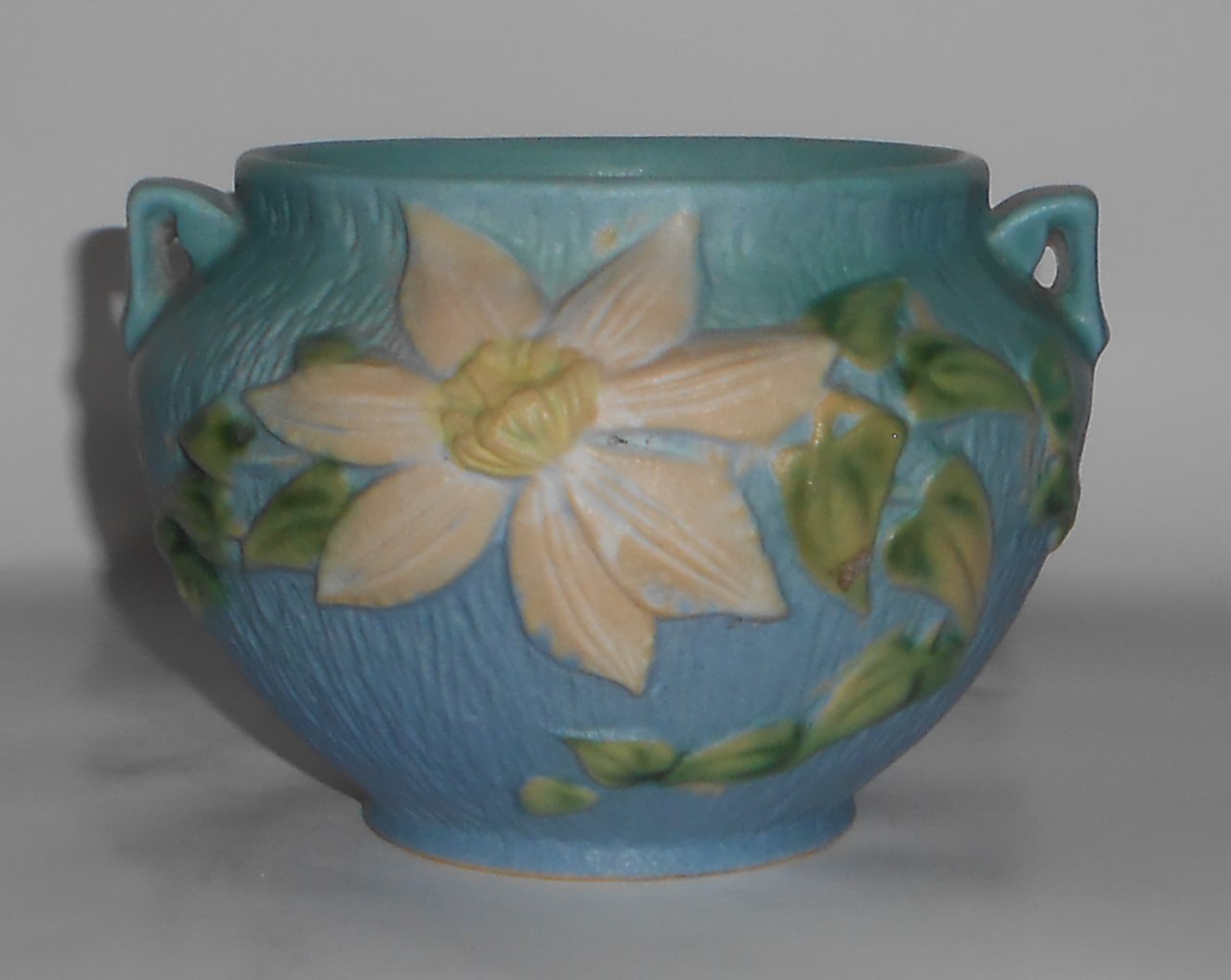 Roseville Pottery Blue Clematis 667-4'' Jardiniere Vase