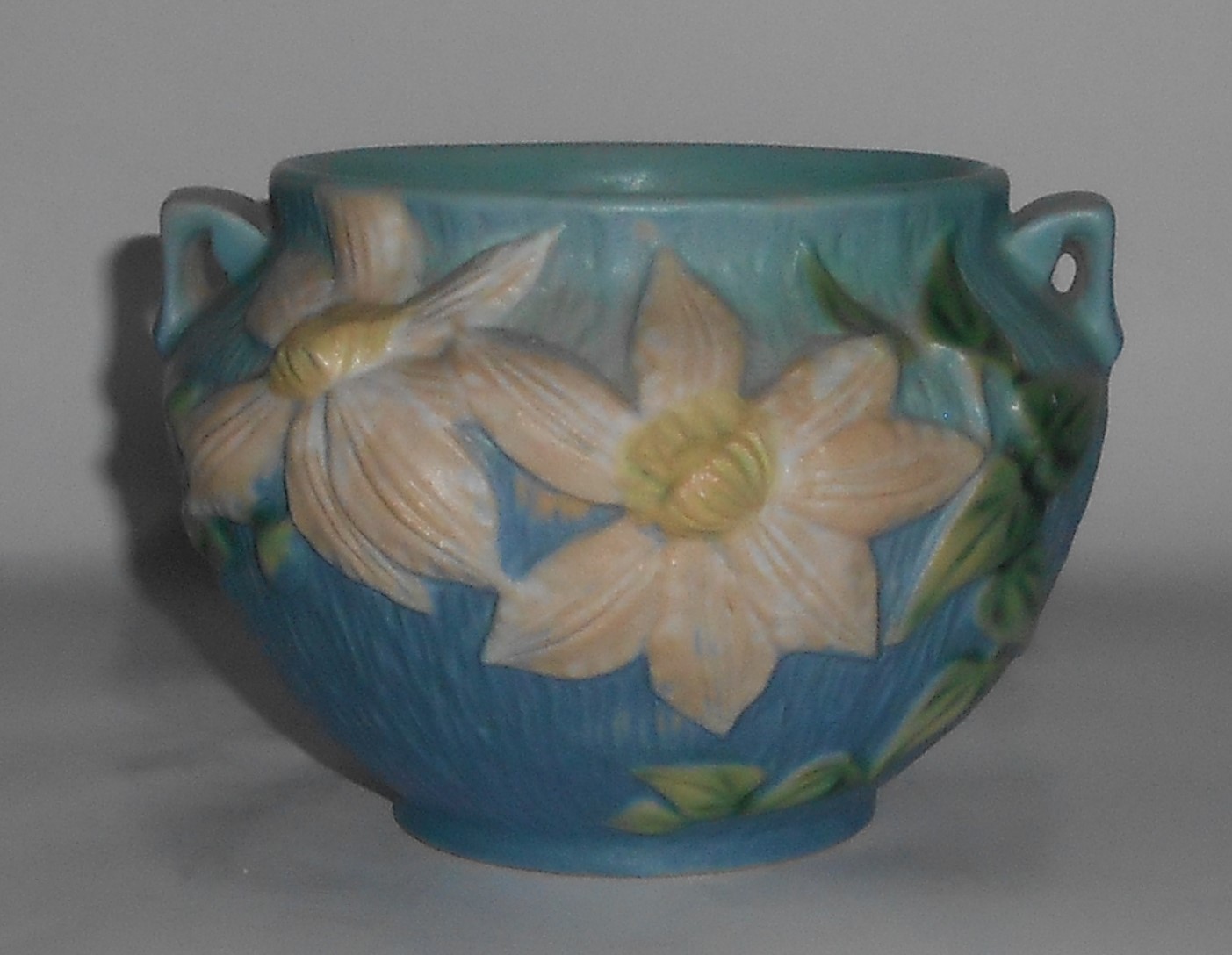 Roseville Pottery Blue Clematis 667-4'' Jardiniere Vase