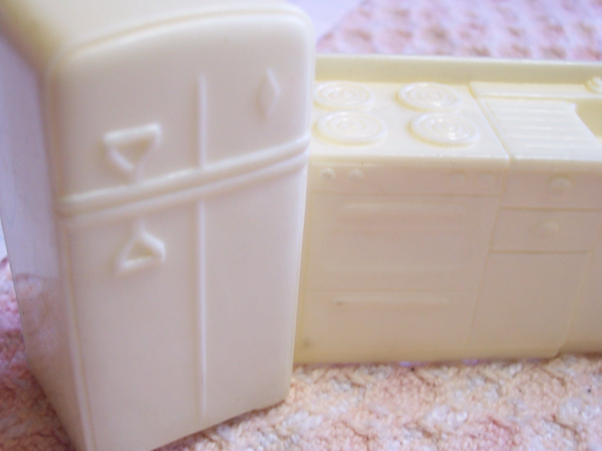 Doll House Kitchen lot of five pieces Mangle