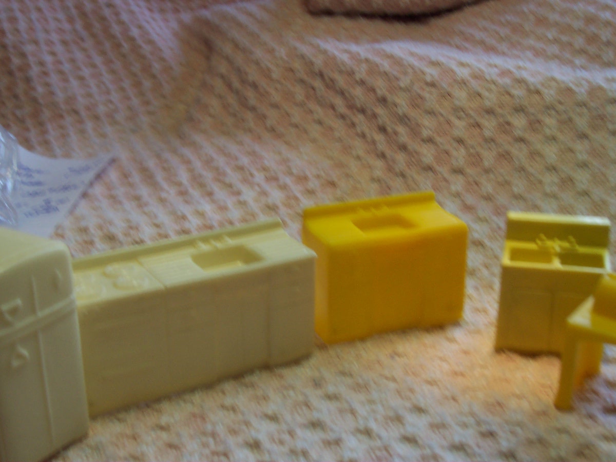 Doll House Kitchen lot of five pieces Mangle