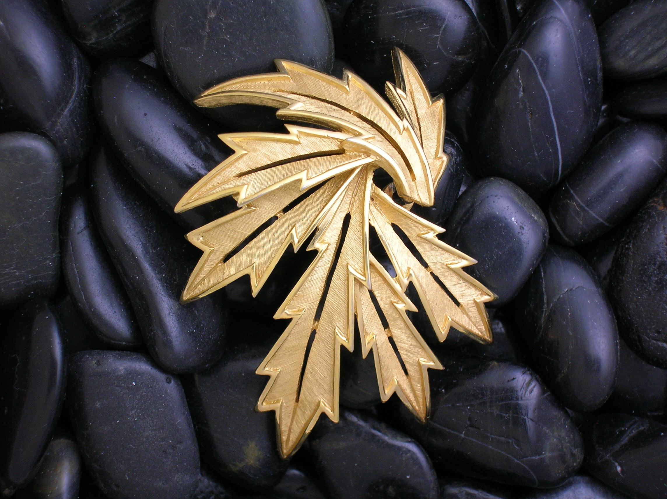 Trifari Gold Leaves  pin brooch 60s