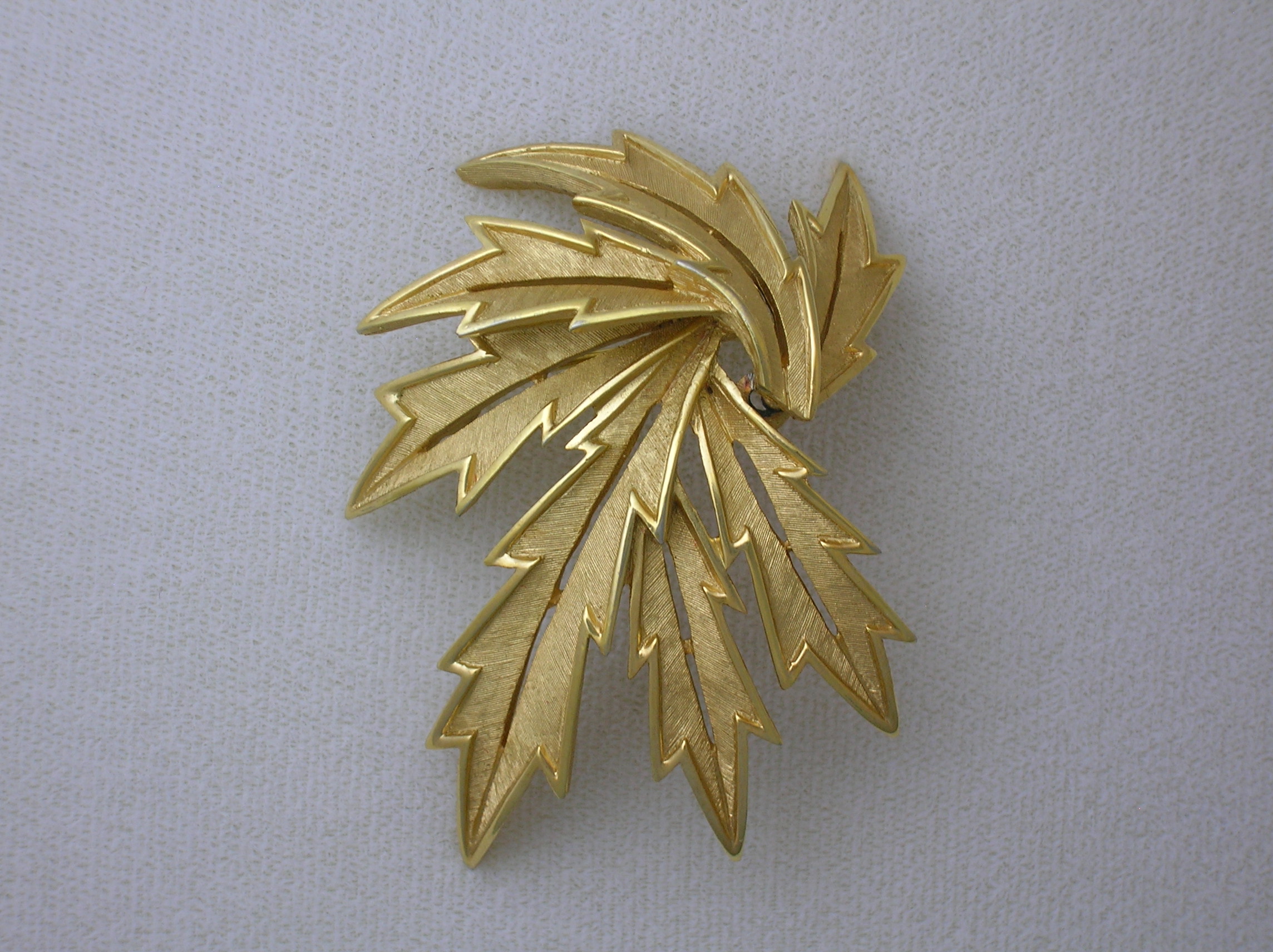 Trifari Gold Leaves  pin brooch 60s