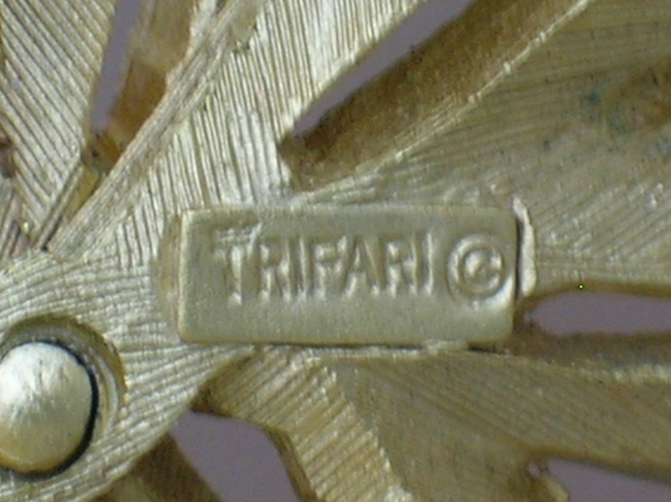 Trifari Gold Leaves  pin brooch 60s