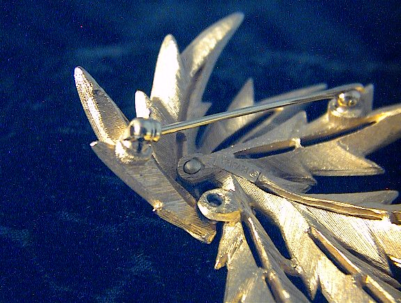 Trifari Gold Leaves  pin brooch 60s