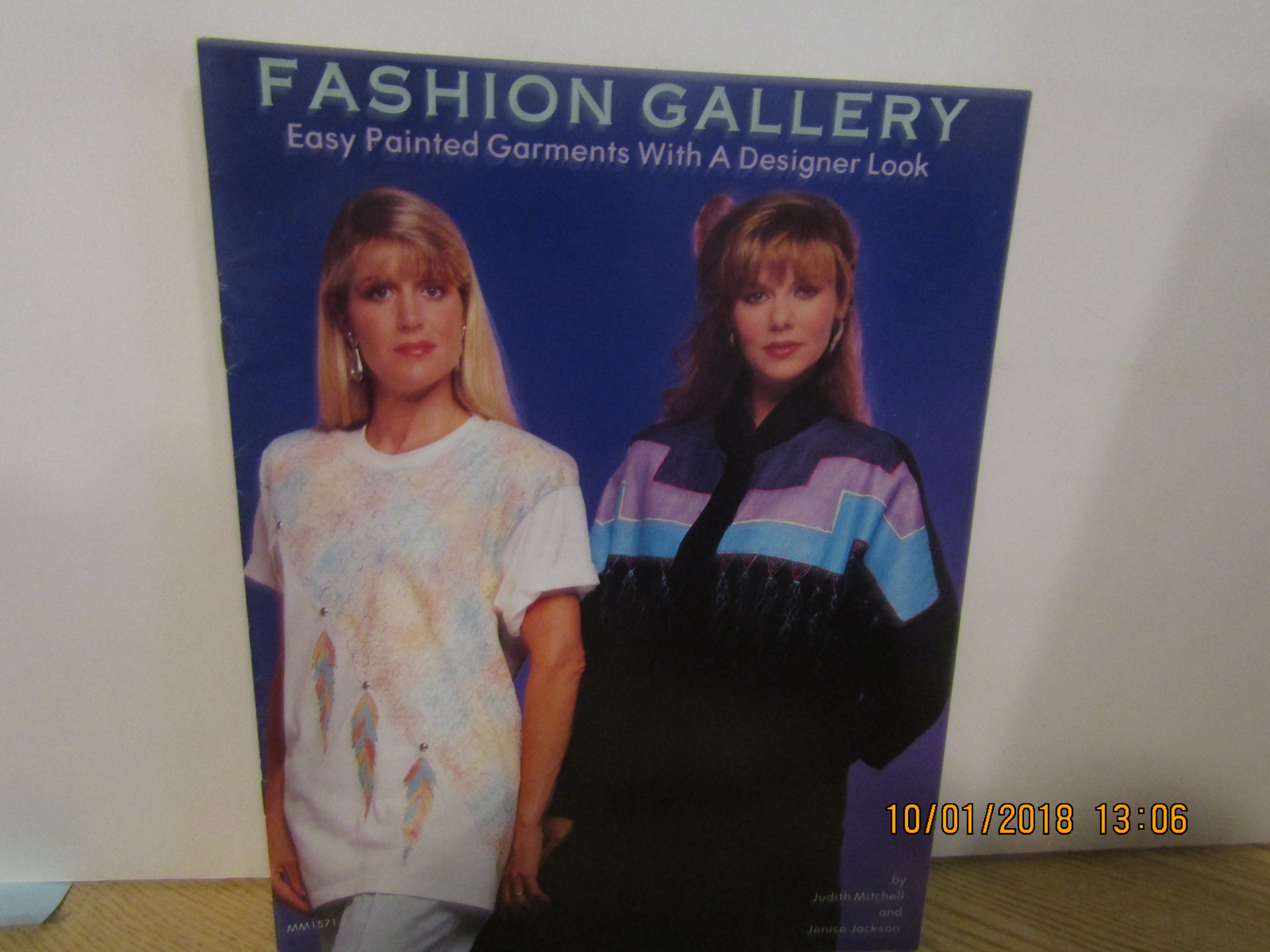 Leisure Time Fashion Gallery Painting #1571
