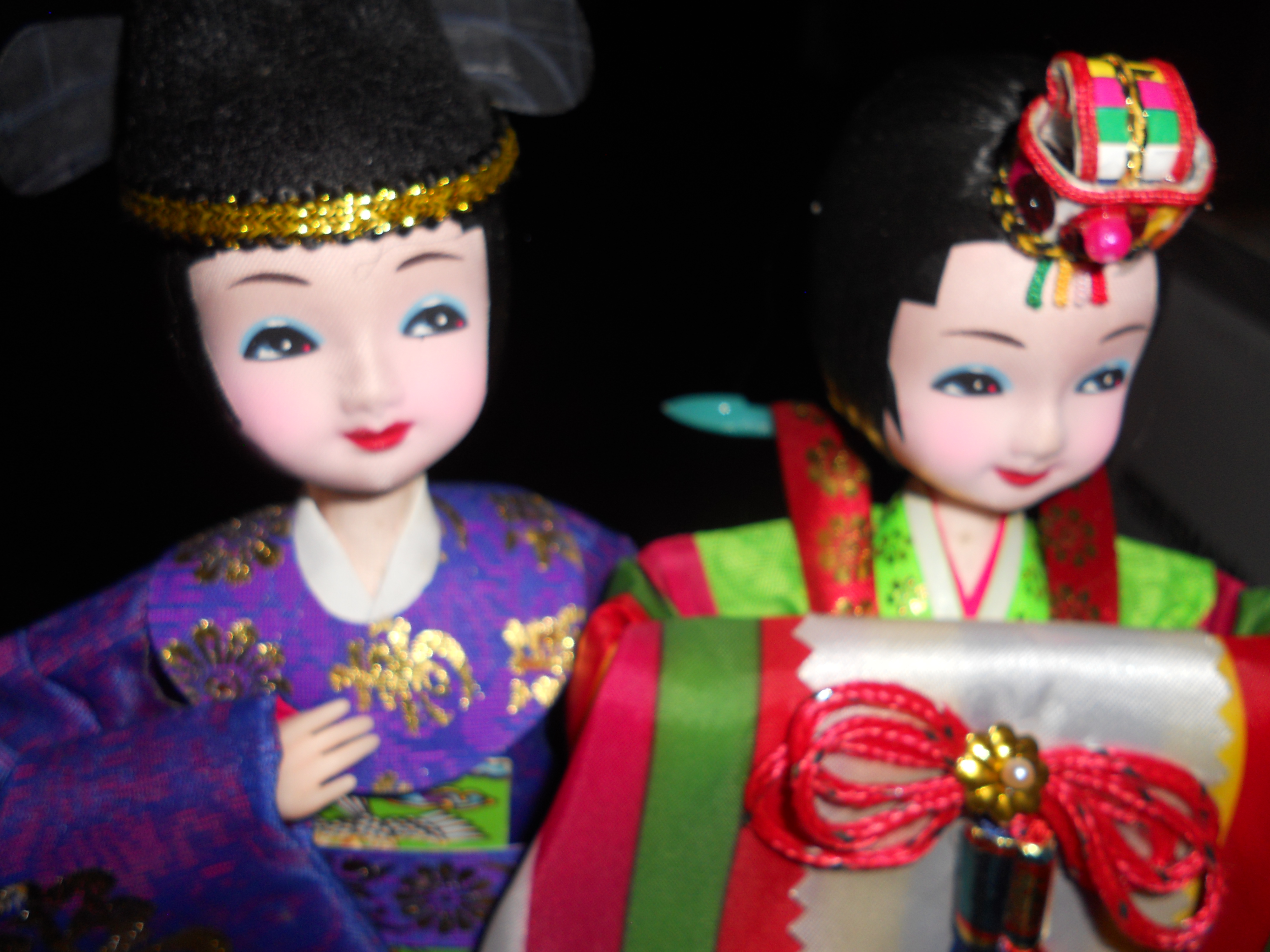 Oriental Doll Pair on Stand 10 inch