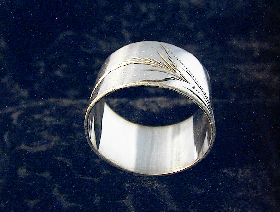 Silvertone Napkin Ring with Leaf Design.