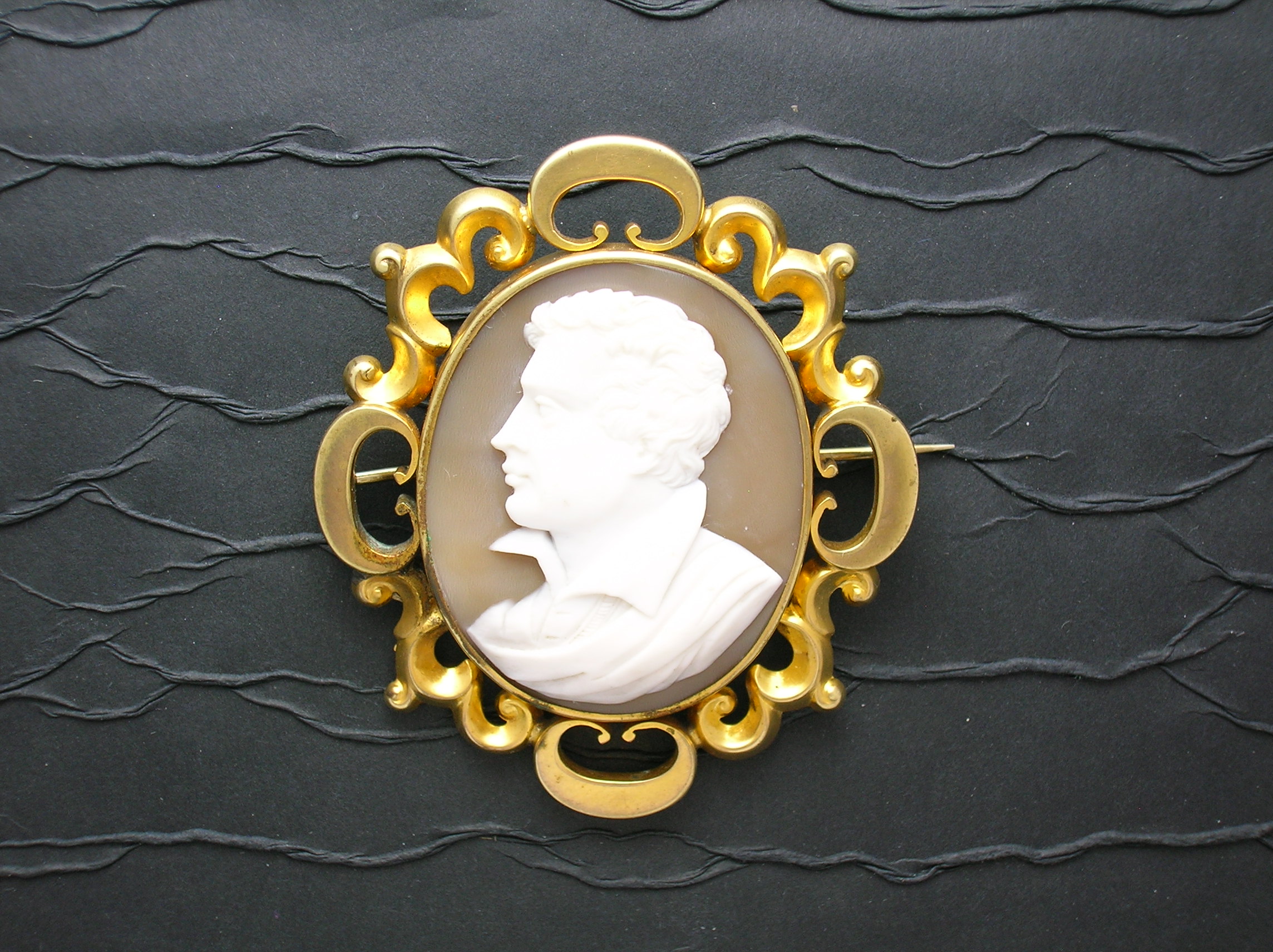 Antique Pinchbeck Gold ornate Cameo Lord Byron