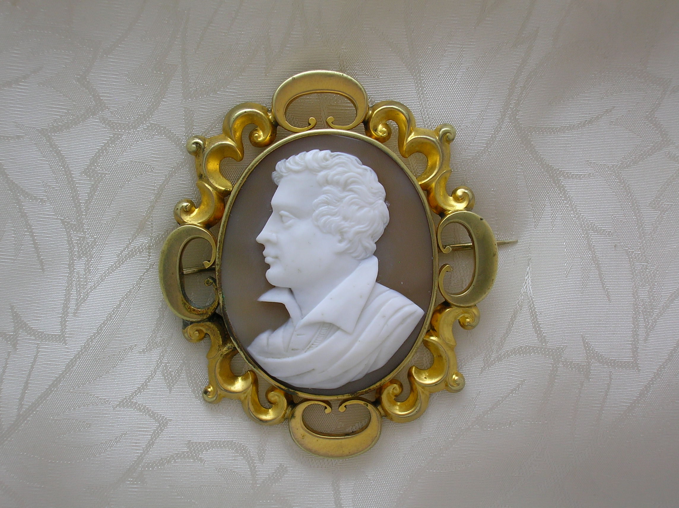 Antique Pinchbeck Gold ornate Cameo Lord Byron