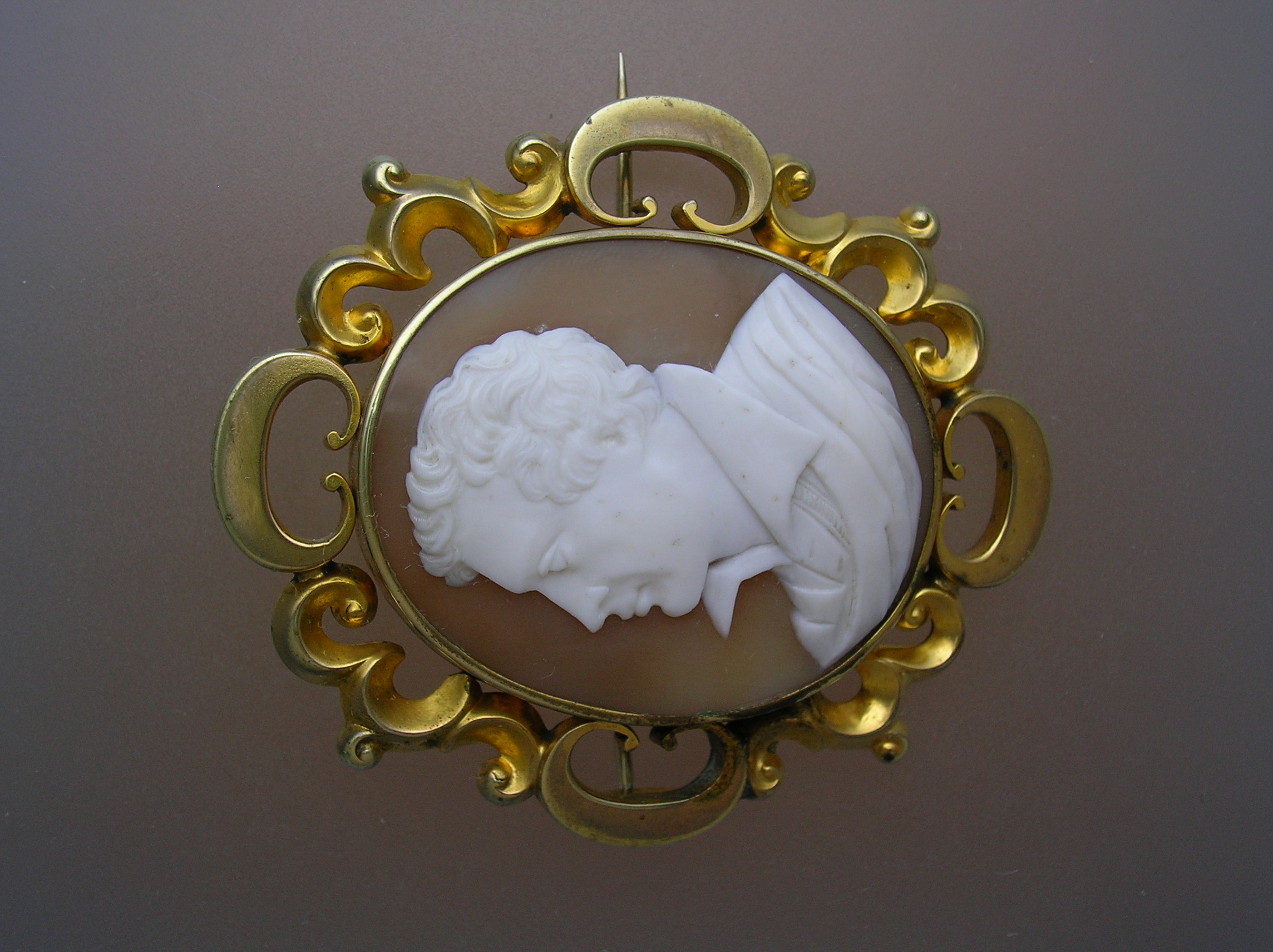 Antique Pinchbeck Gold ornate Cameo Lord Byron