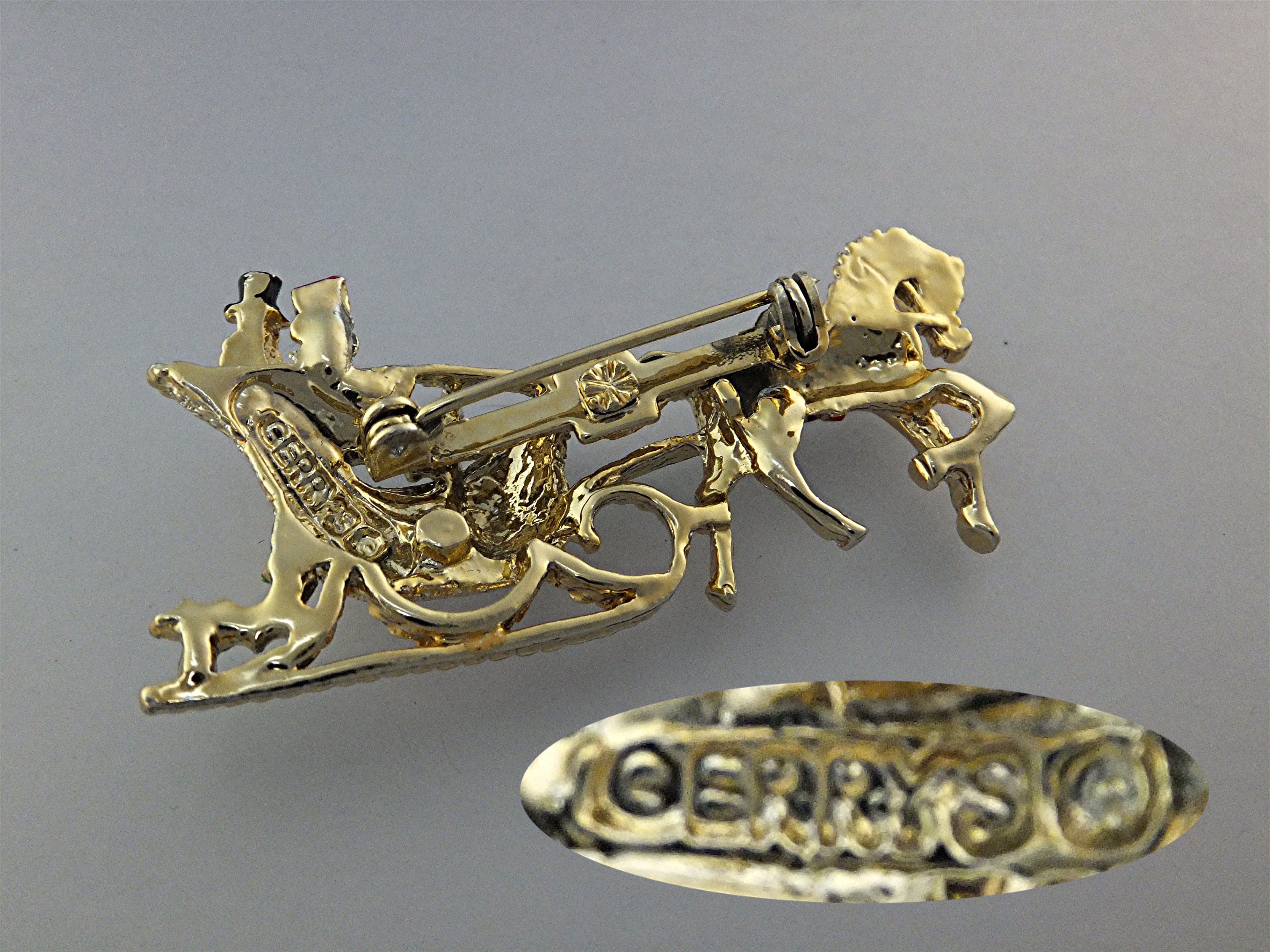 Brooch Pin GERRYS Christmas Sleigh
