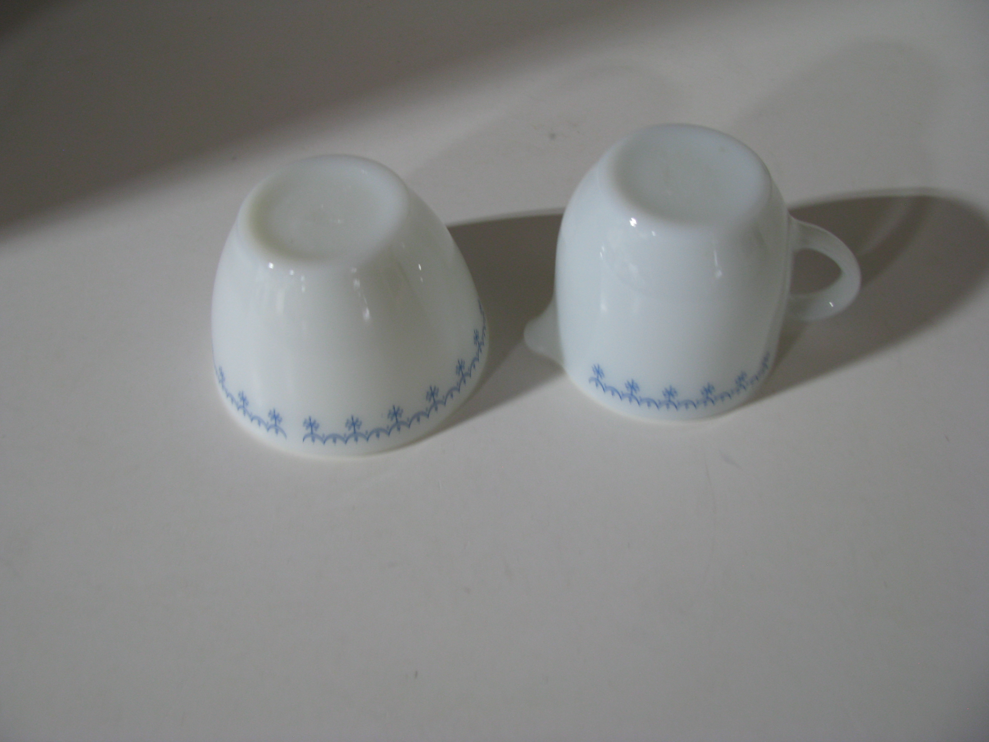Pyrex Snowflake Sugar and Creamer
