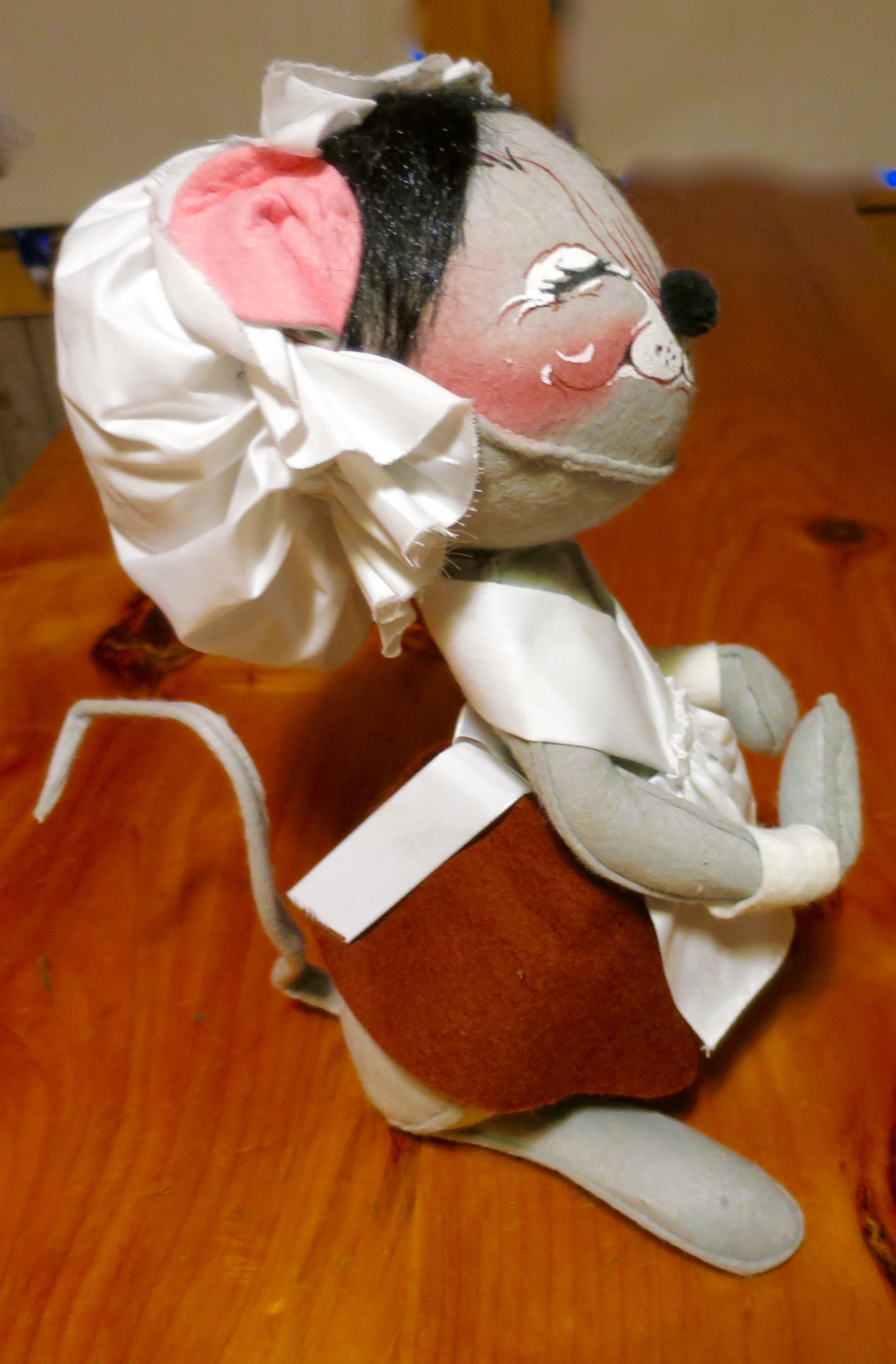 Annalee Large Pilgrim Mouse Girl 15 inch 1964 1981