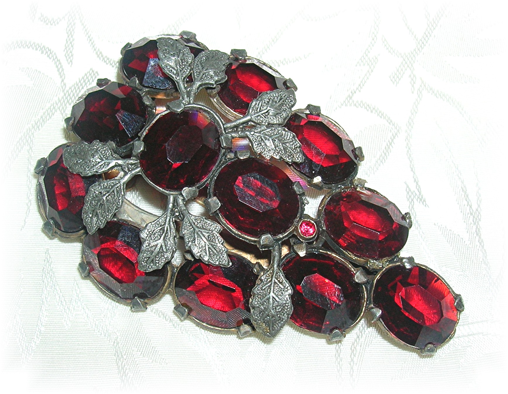 Dress Clip Ruby Crystals Silver Leaves 40s USA
