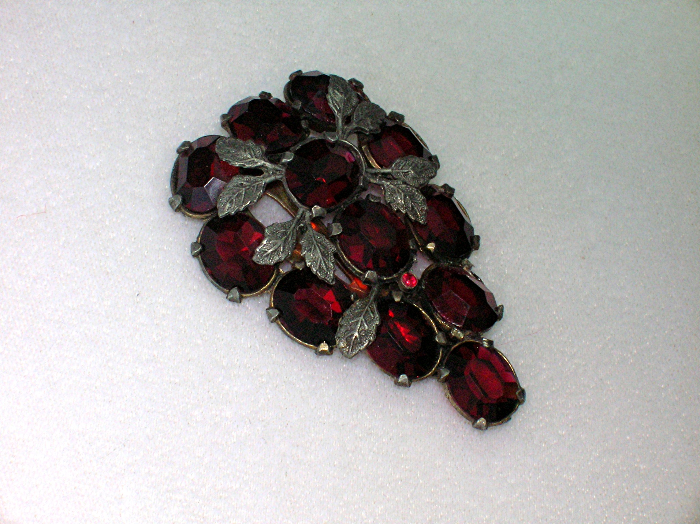 Dress Clip Ruby Crystals Silver Leaves 40s USA