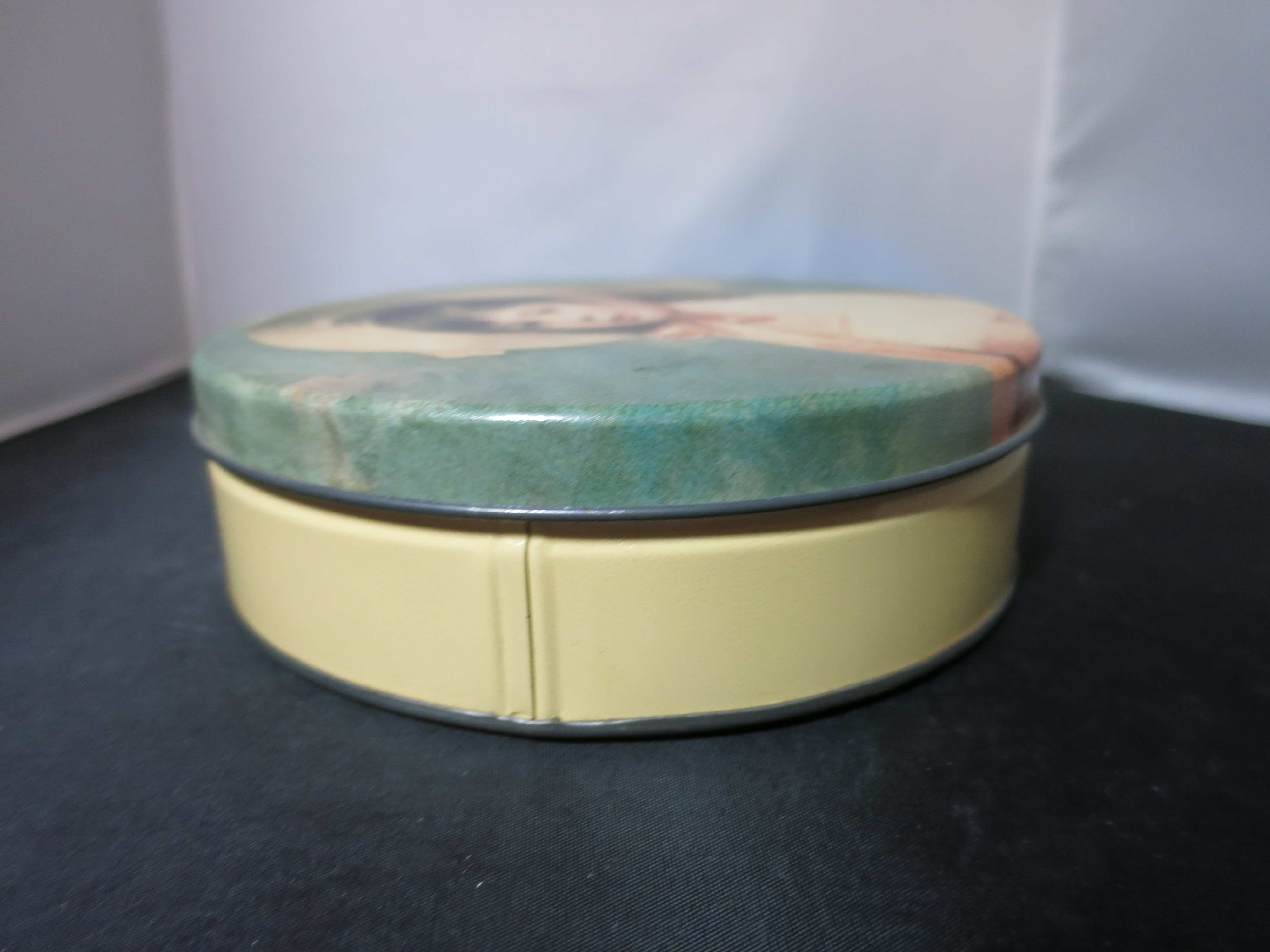 Wangs International Tin Girl with Bonnet USA Raeburn