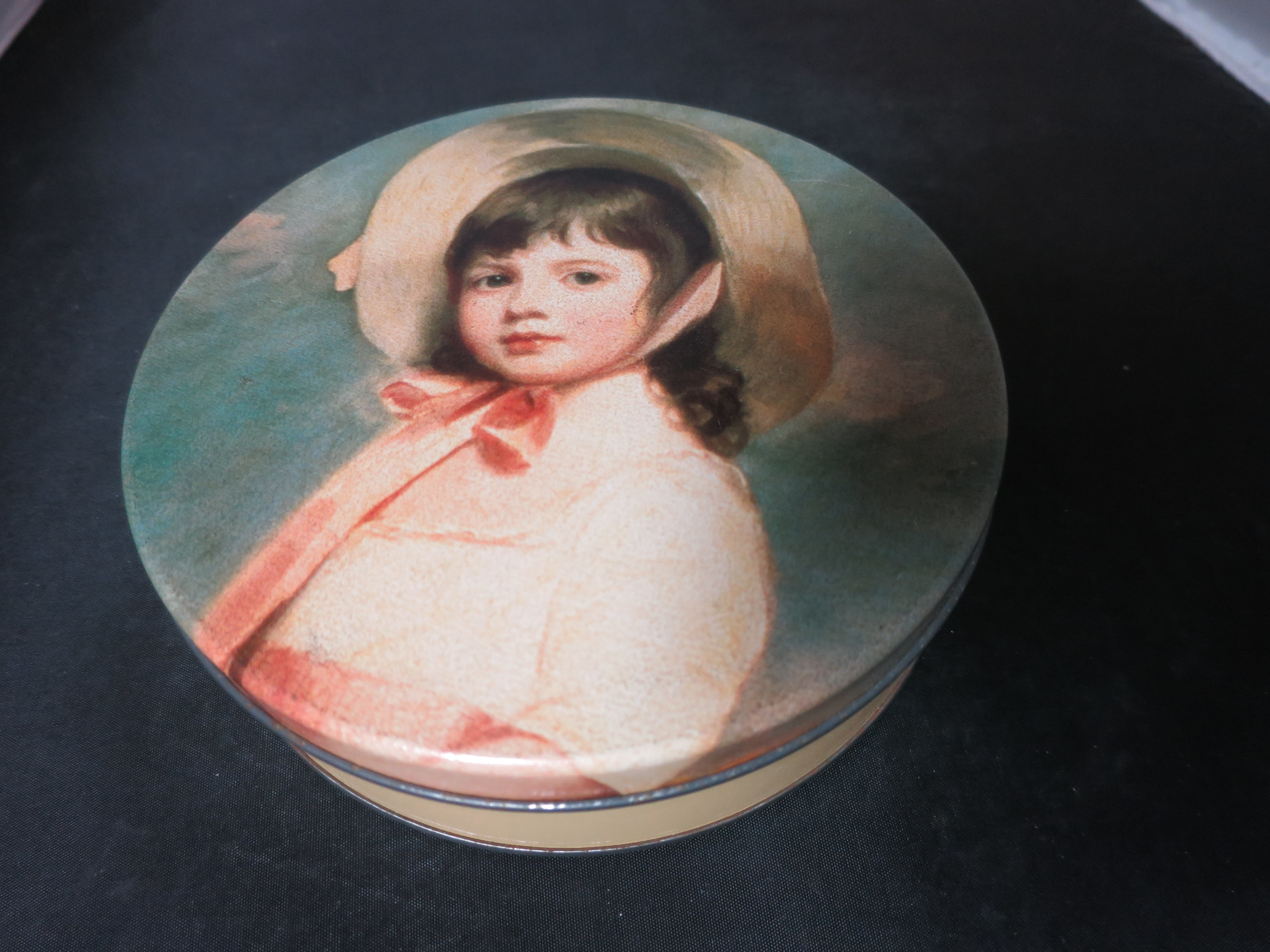 Wangs International Tin Girl with Bonnet USA Raeburn