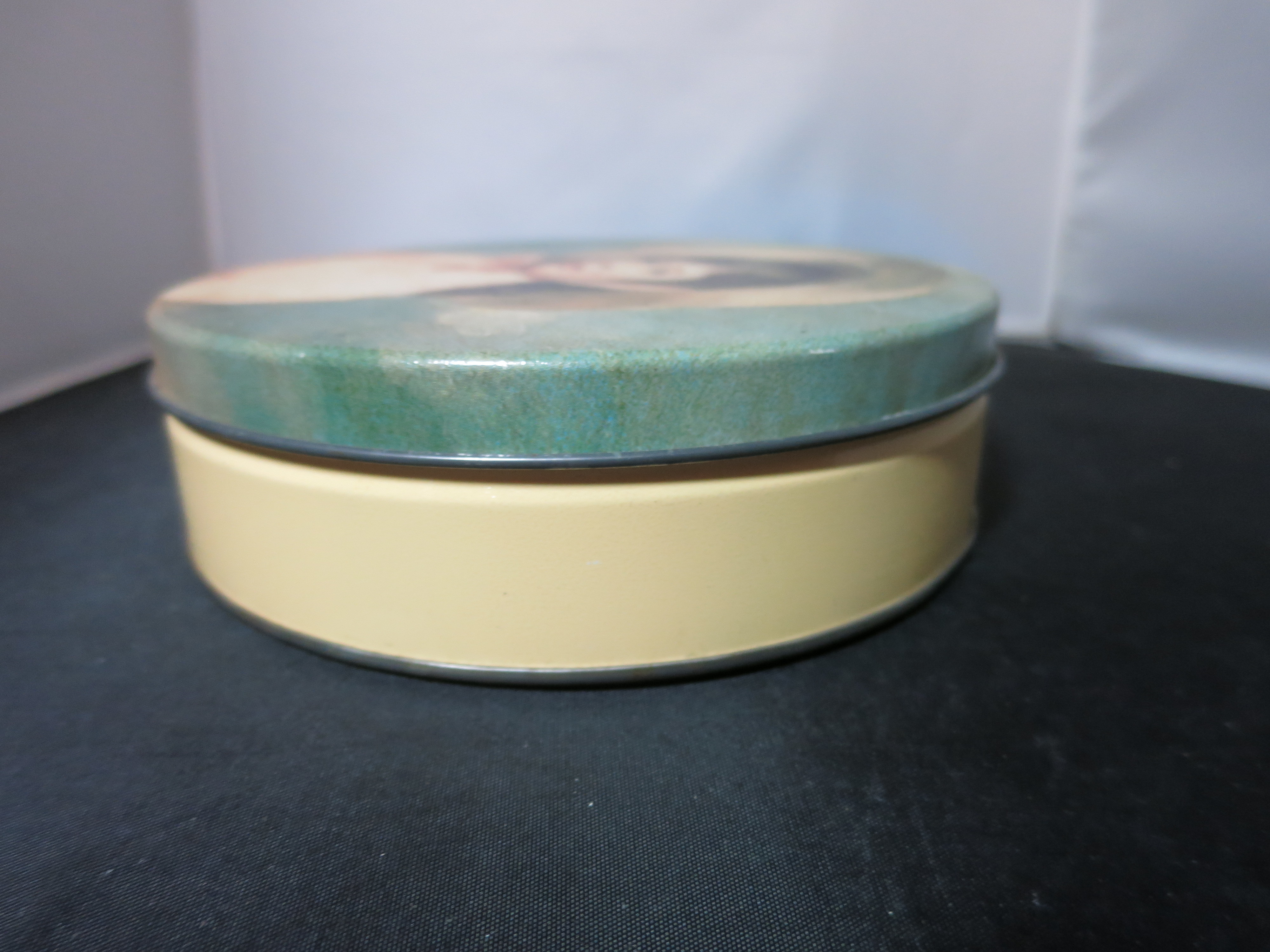 Wangs International Tin Girl with Bonnet USA Raeburn
