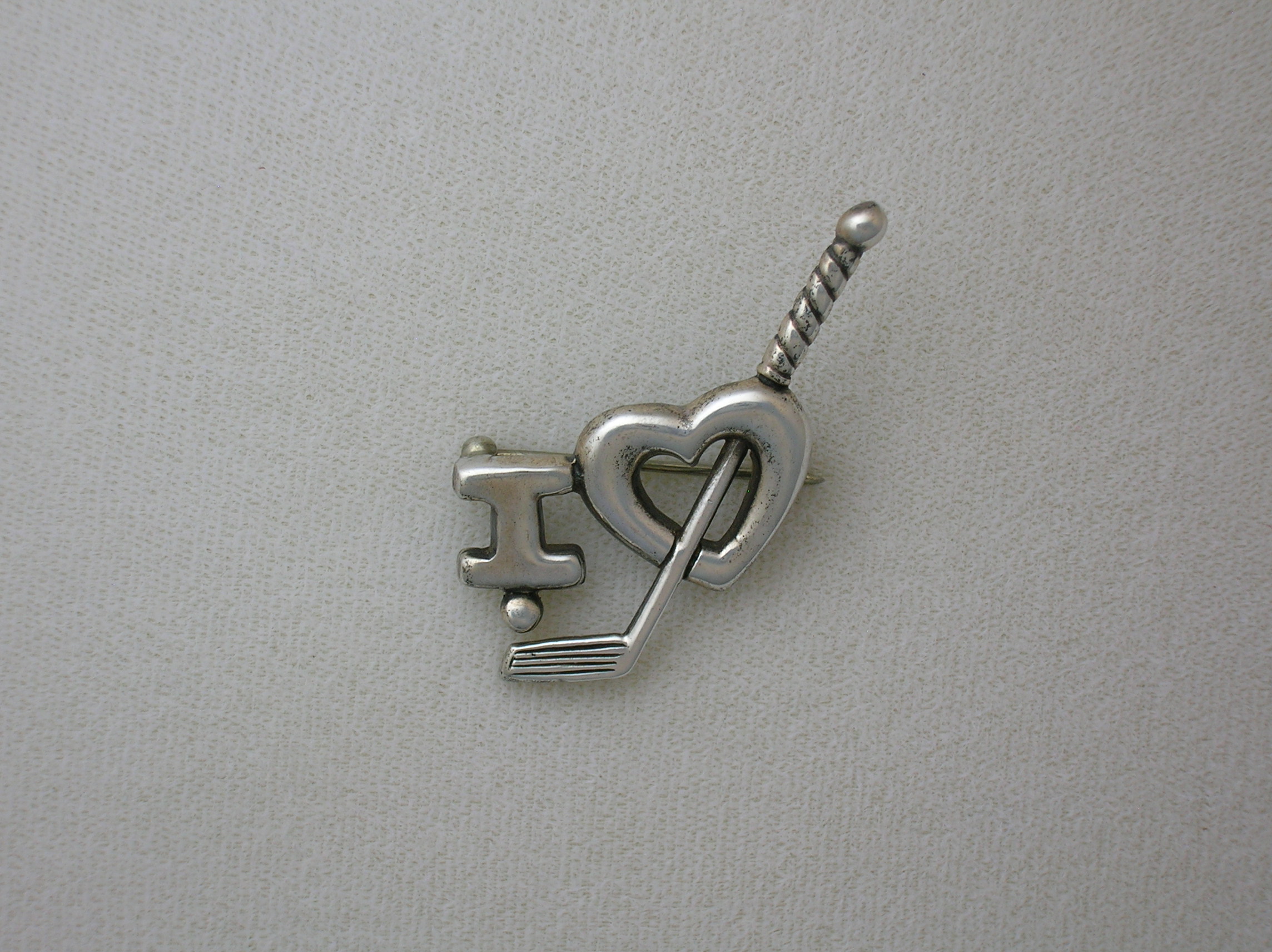'I love golf' pin, brooch