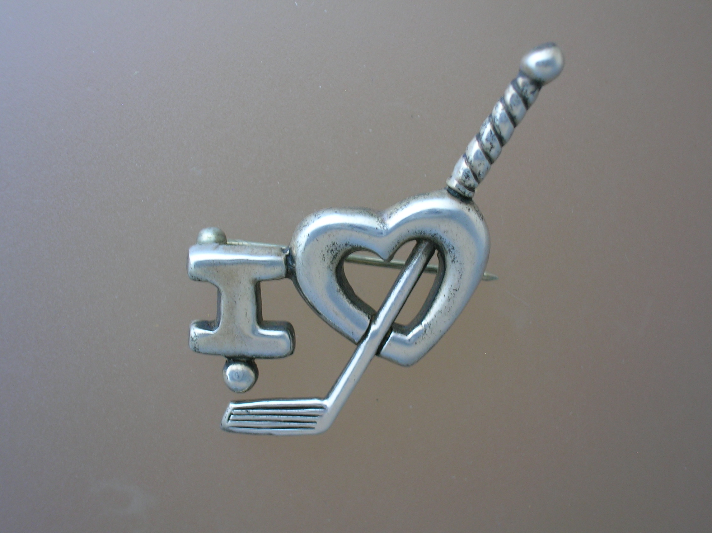 'I love golf' pin, brooch