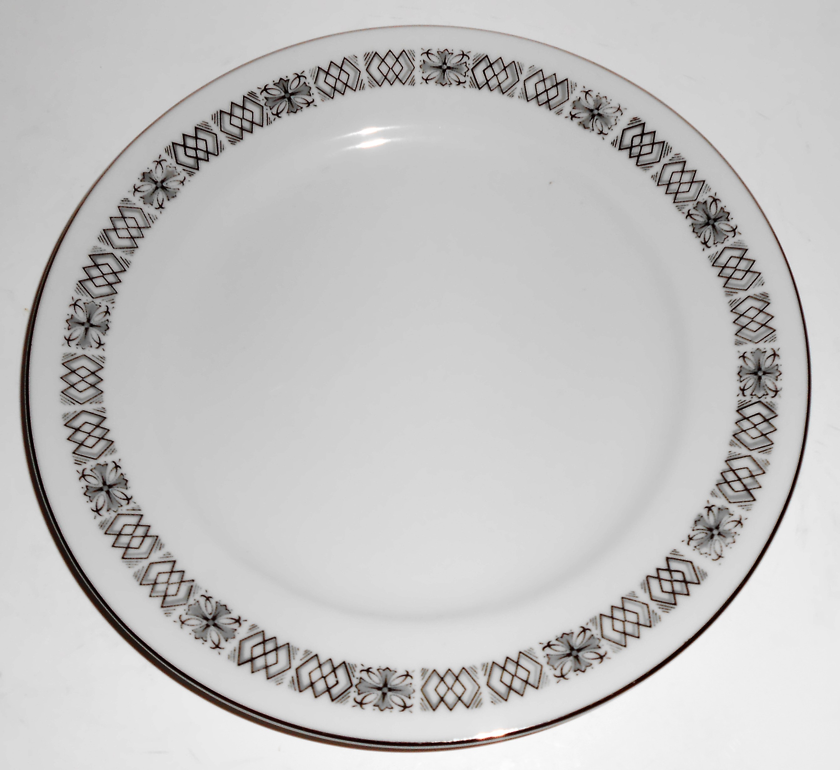 Seyei Fine China Japan Porcelain Black Geometric Salad
