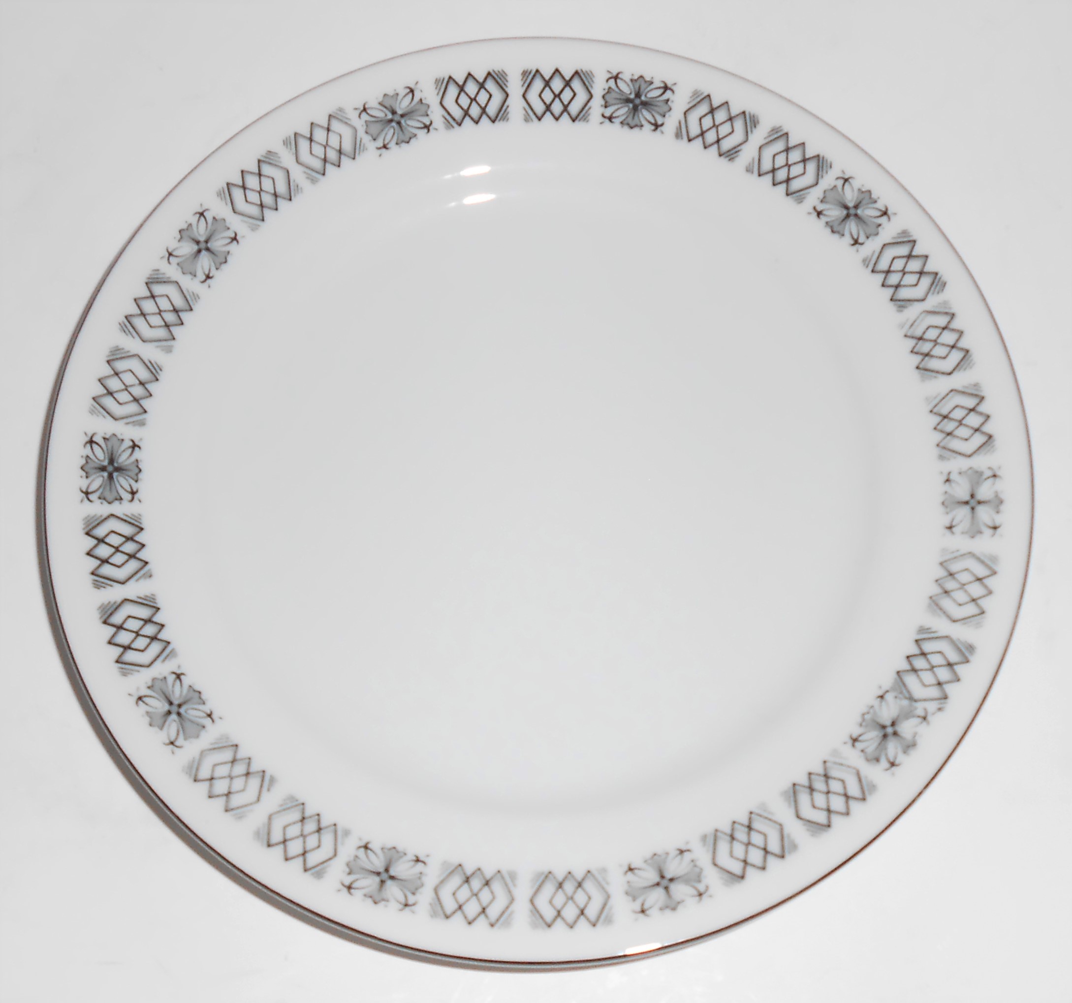 Seyei Fine China Japan Porcelain Black Geometric Bread