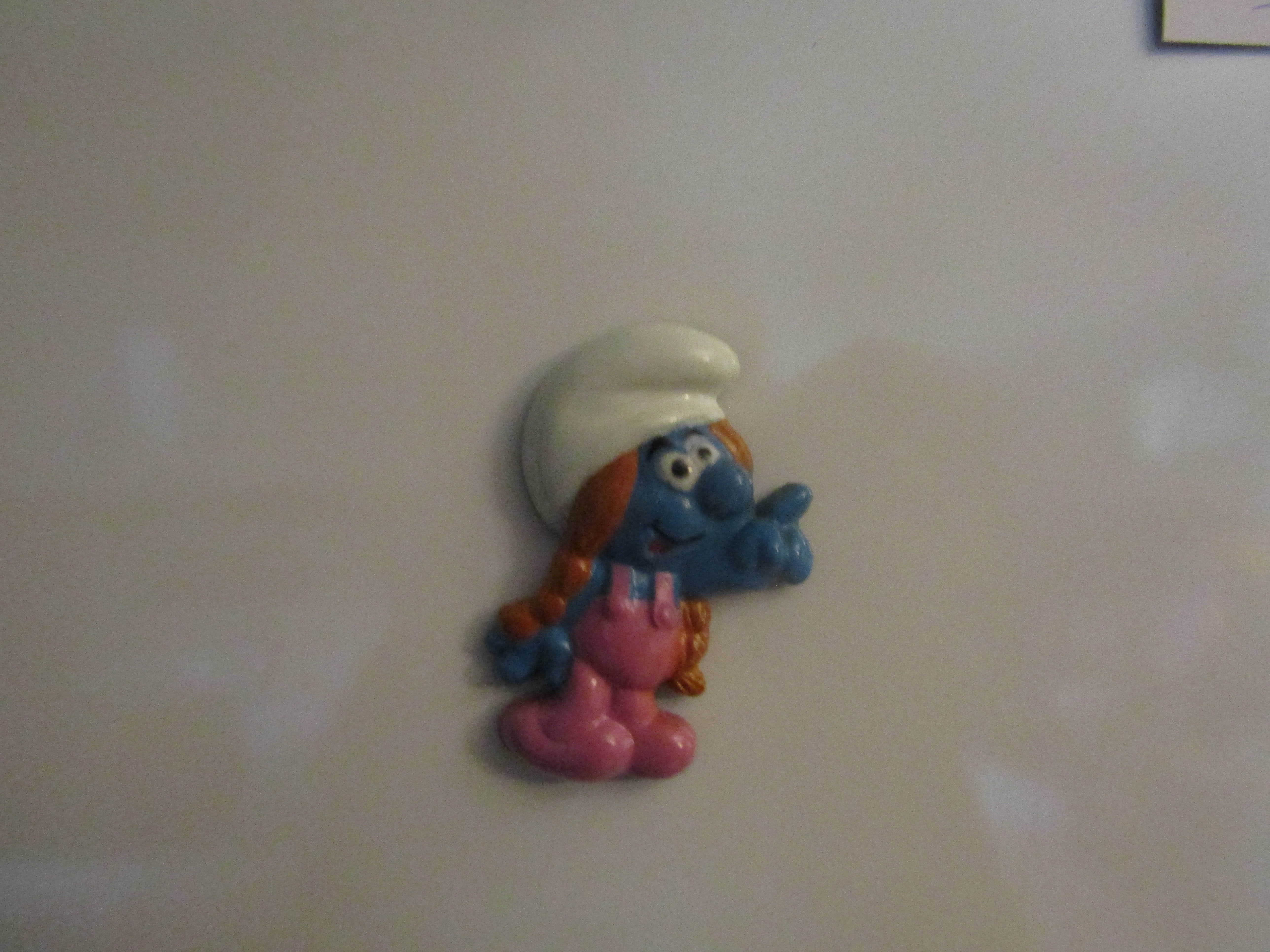 Collectible Vintage Peyo Sassette Smurfling Magnet
