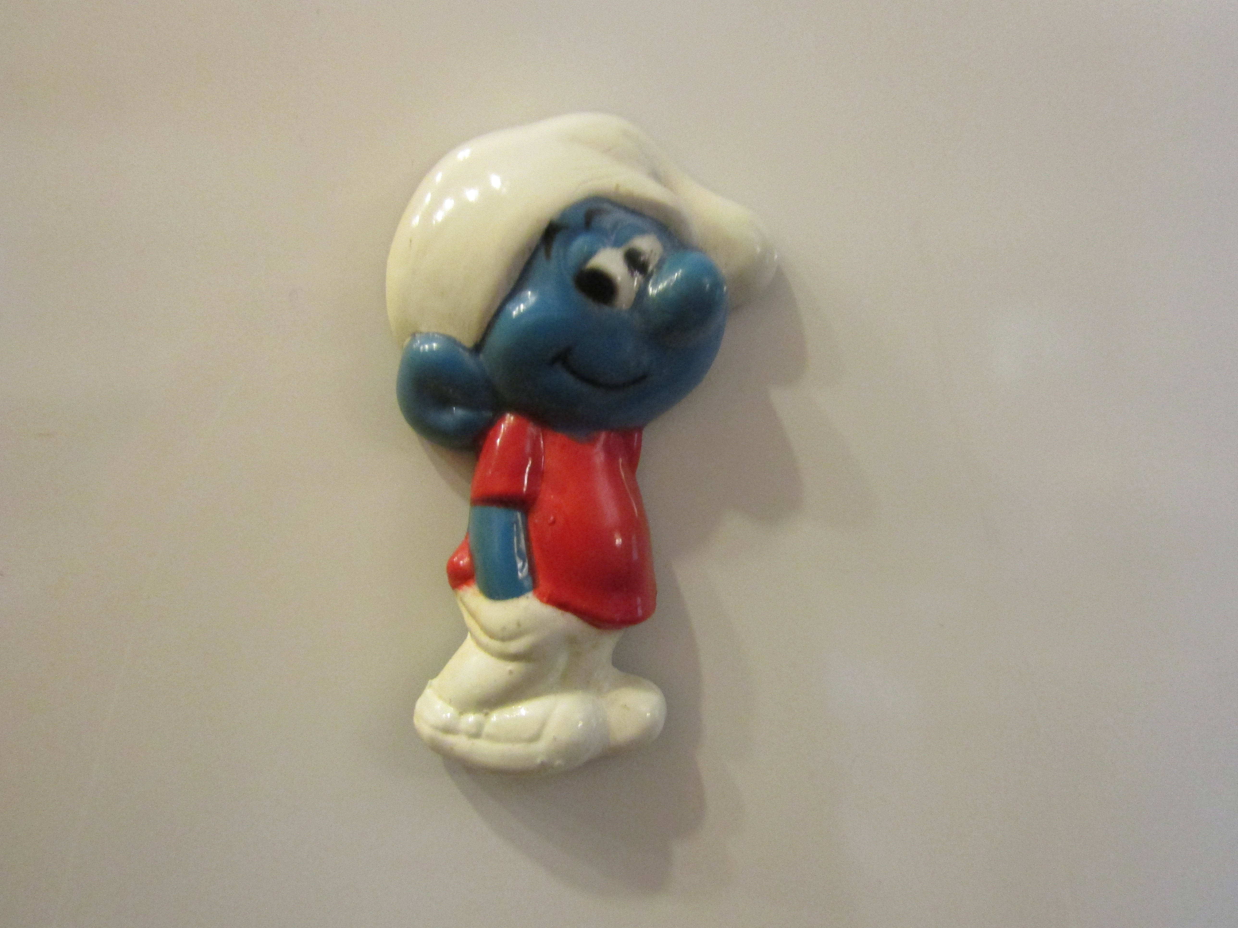 Collectible Vintage Peyo Slouchy Smurfling Magnet