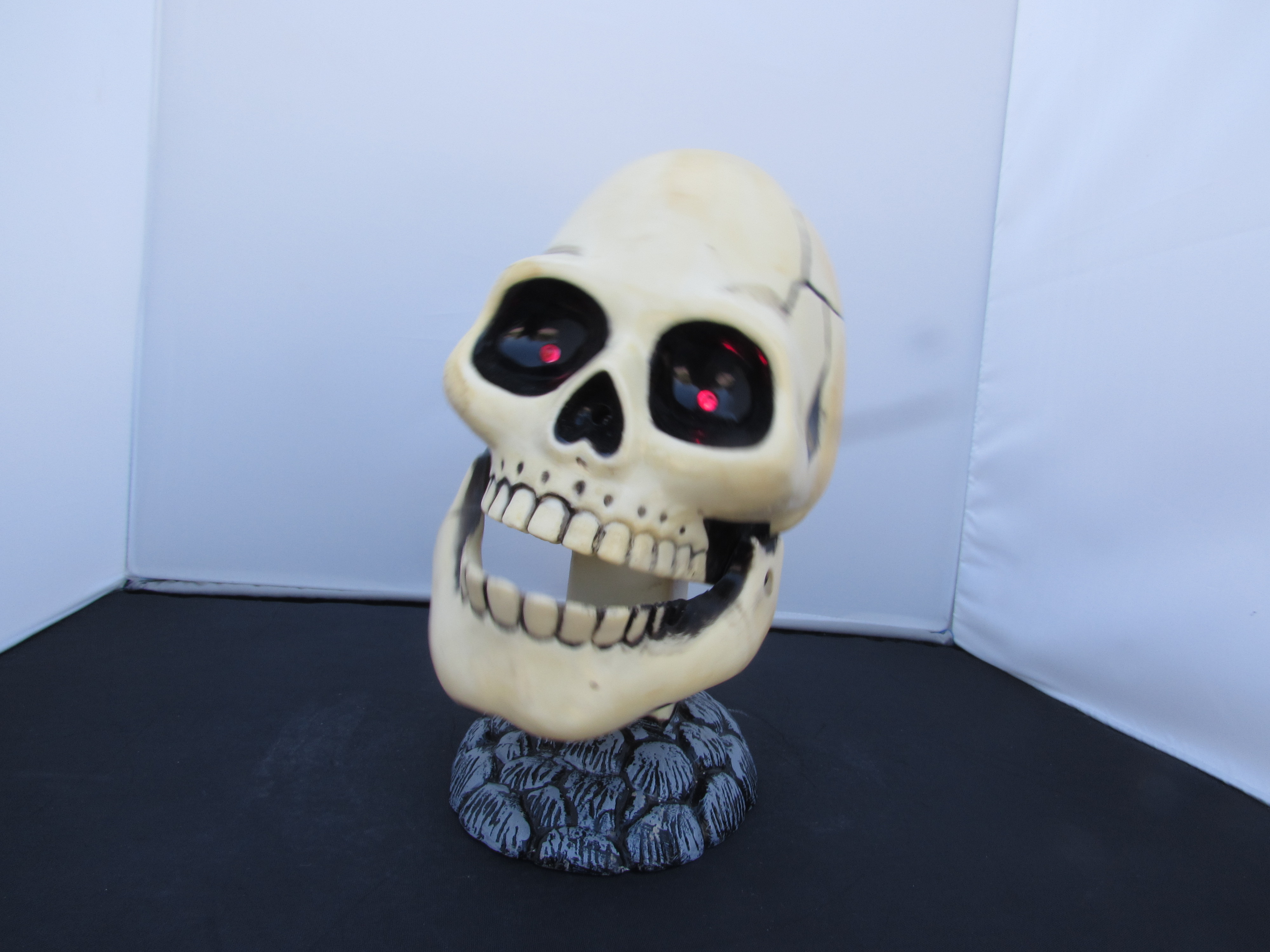 Skull plays Monster Mash Great American Fun Corp