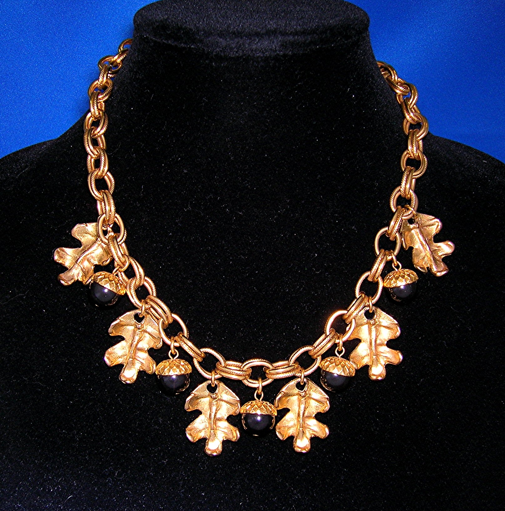 DAUPLAISE Gold Necklace with Leaves and Lucite Acorns