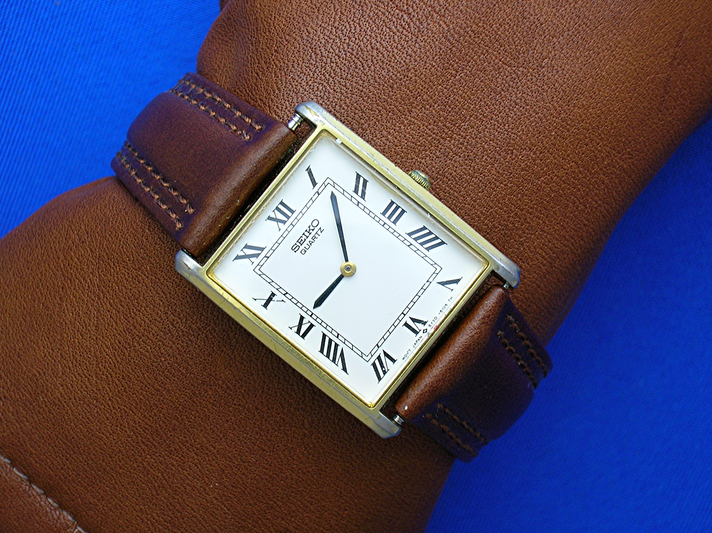 SEIKO quartz men's dress watch . .  .
