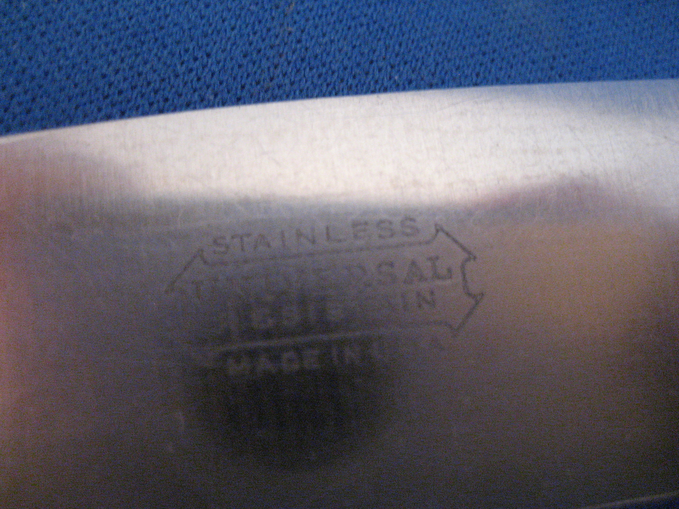 Six Old Universal Bakelite Handle Steak Knives