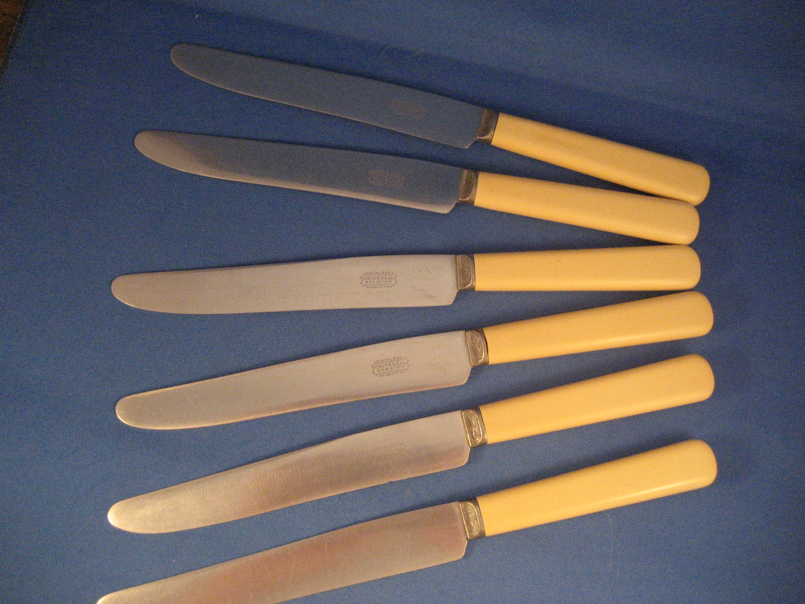 Six Old Universal Bakelite Handle Steak Knives